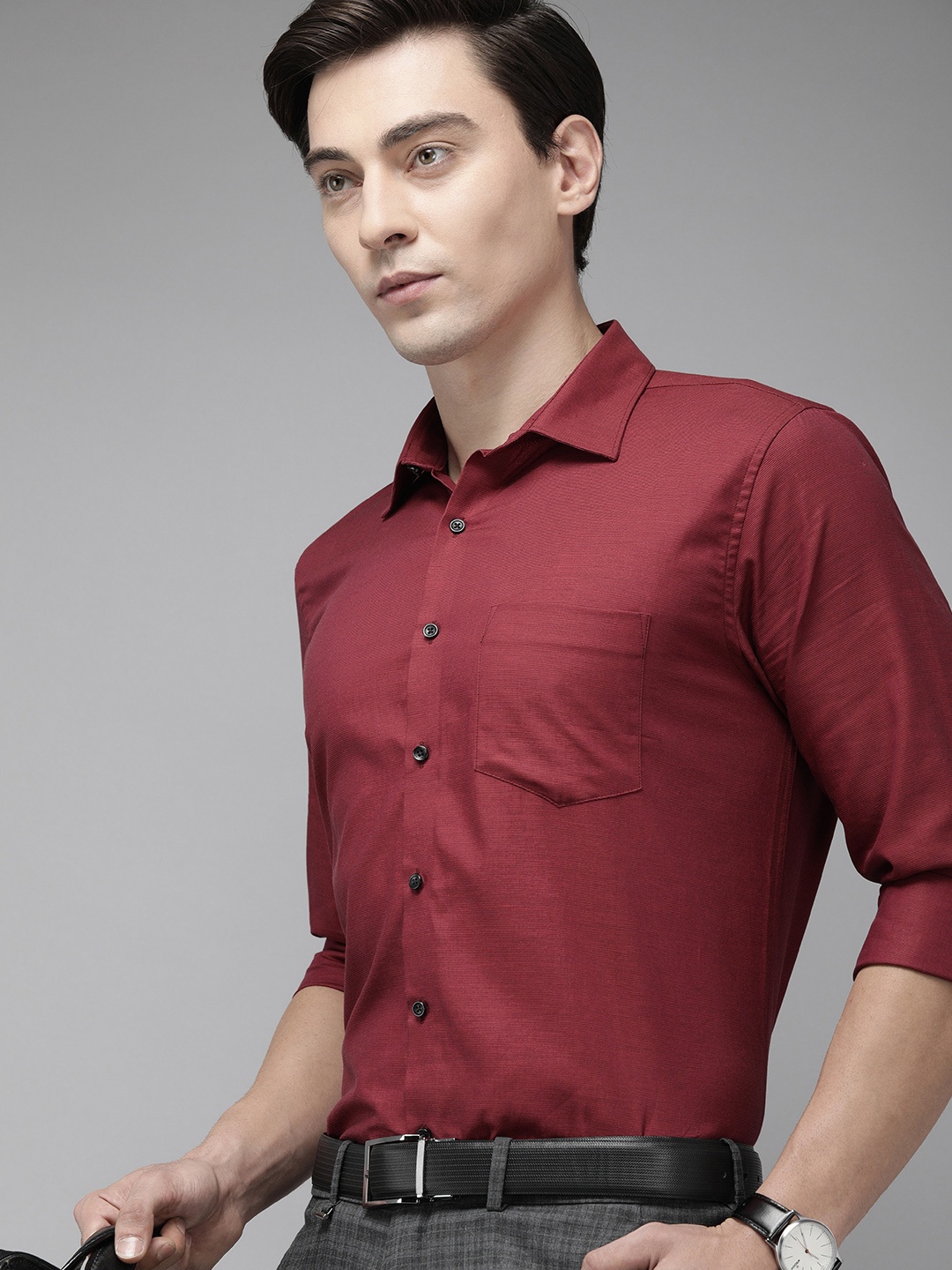 

Van Heusen Men Maroon Solid Slim Fit Cotton Formal Shirt