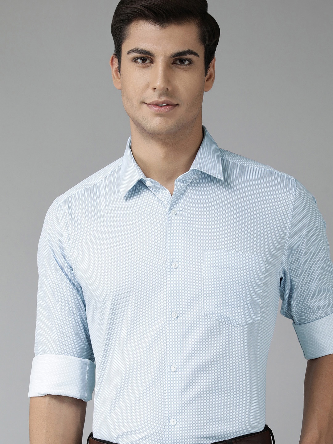 

Van Heusen Men White & Blue Custom Fit Ditsy Printed Pure Cotton Formal Shirt