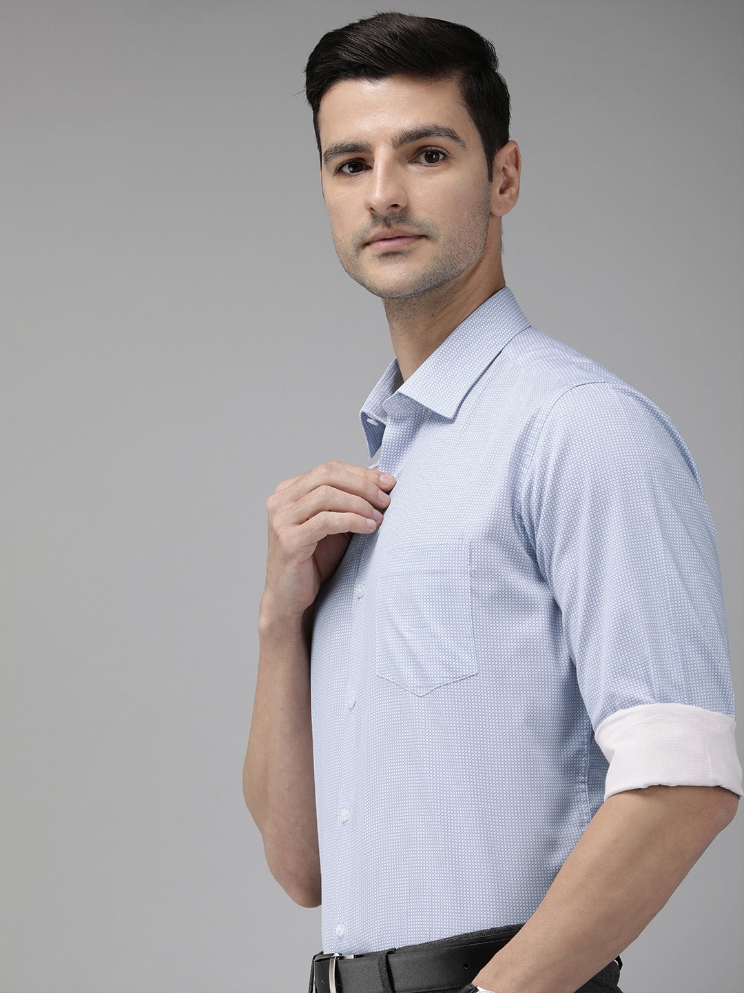 

Van Heusen Men White & Blue Custom Fit Printed Pure Cotton Formal Shirt