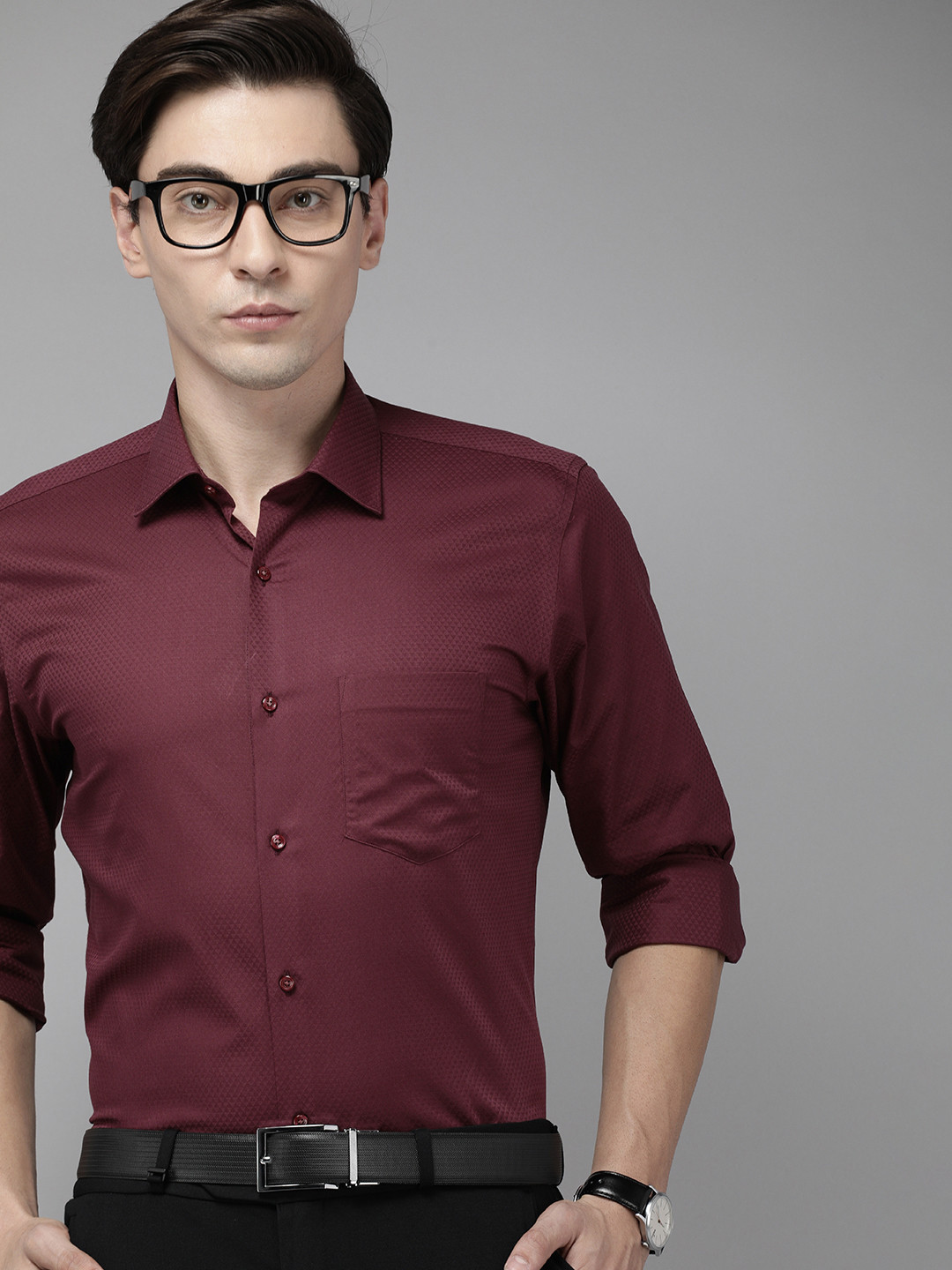 

Van Heusen Men Maroon Solid Custom Fit Pure Cotton Formal Shirt