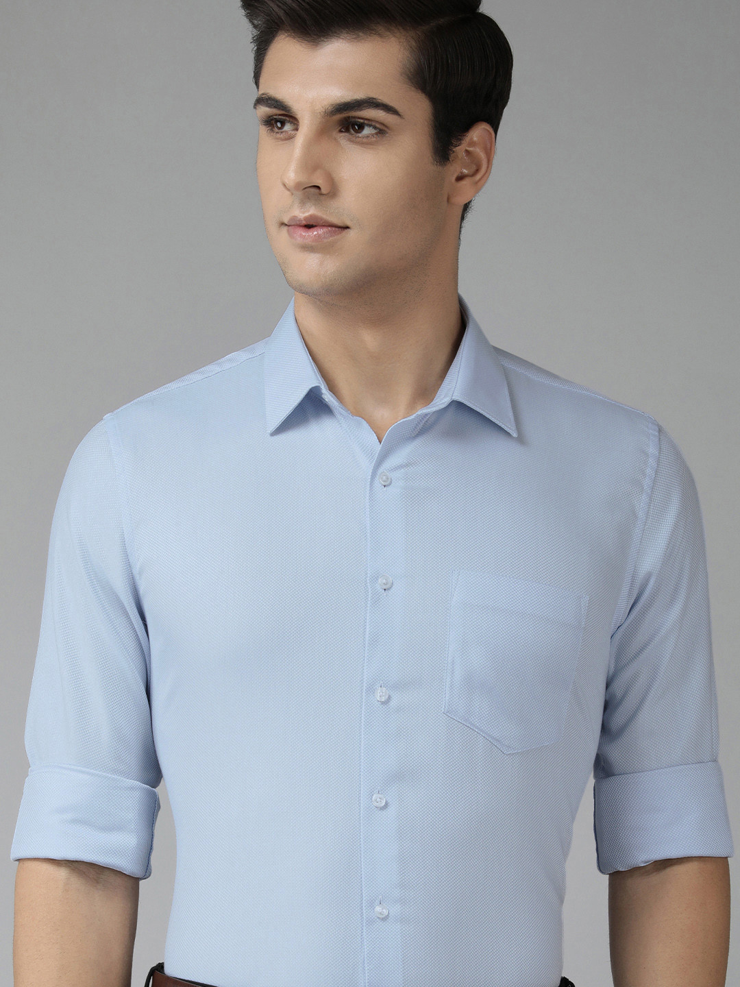 

Van Heusen Men Blue Solid Slim Fit Pure Cotton Formal Shirt