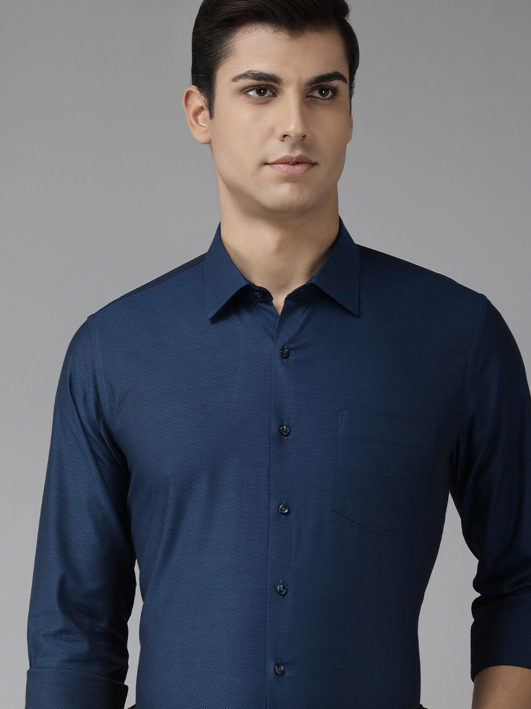 

Van Heusen Men Navy Blue Solid Slim Fit Pure Cotton Formal Shirt