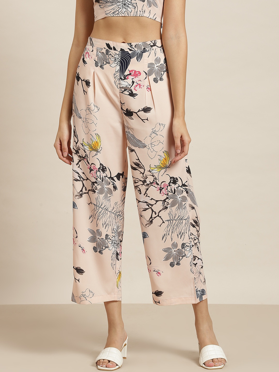 

Qurvii Women Peach-Coloured & Black Floral Printed Cropped Palazzos