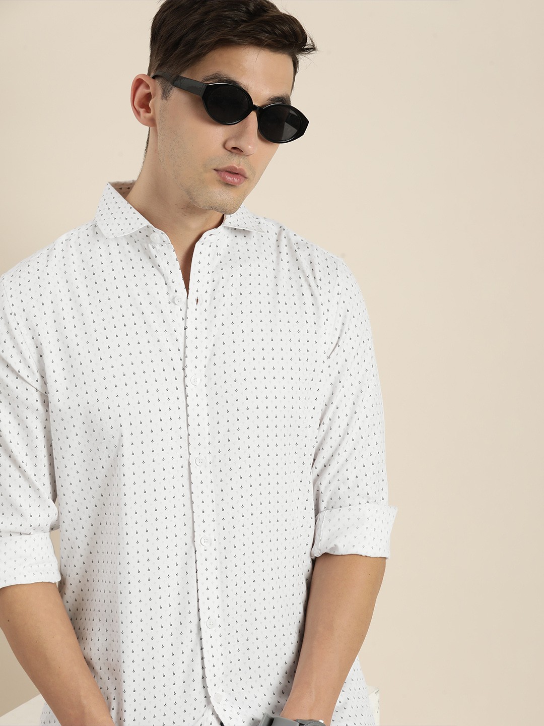 

encore by INVICTUS Men White Regular Fit Conversational Opaque Printed Casual Shirt