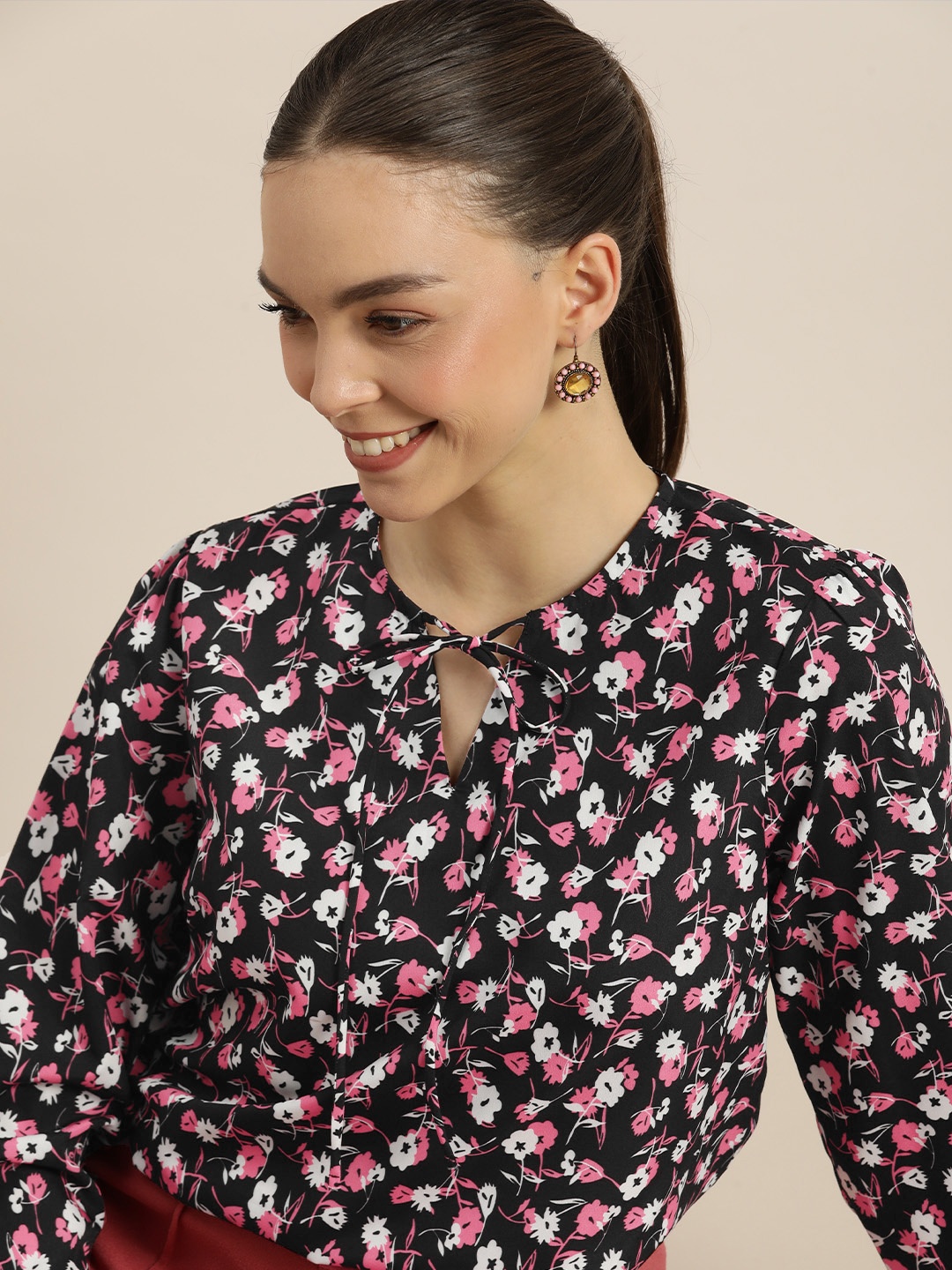 

encore by INVICTUS Black & White Floral Print Tie-Up Neck Top