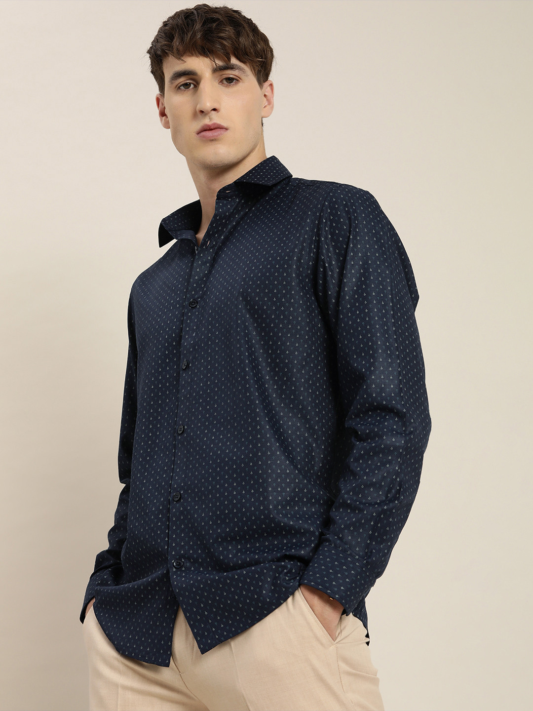 

encore by INVICTUS Men Navy Blue Printed Easy Iron Casual Shirt
