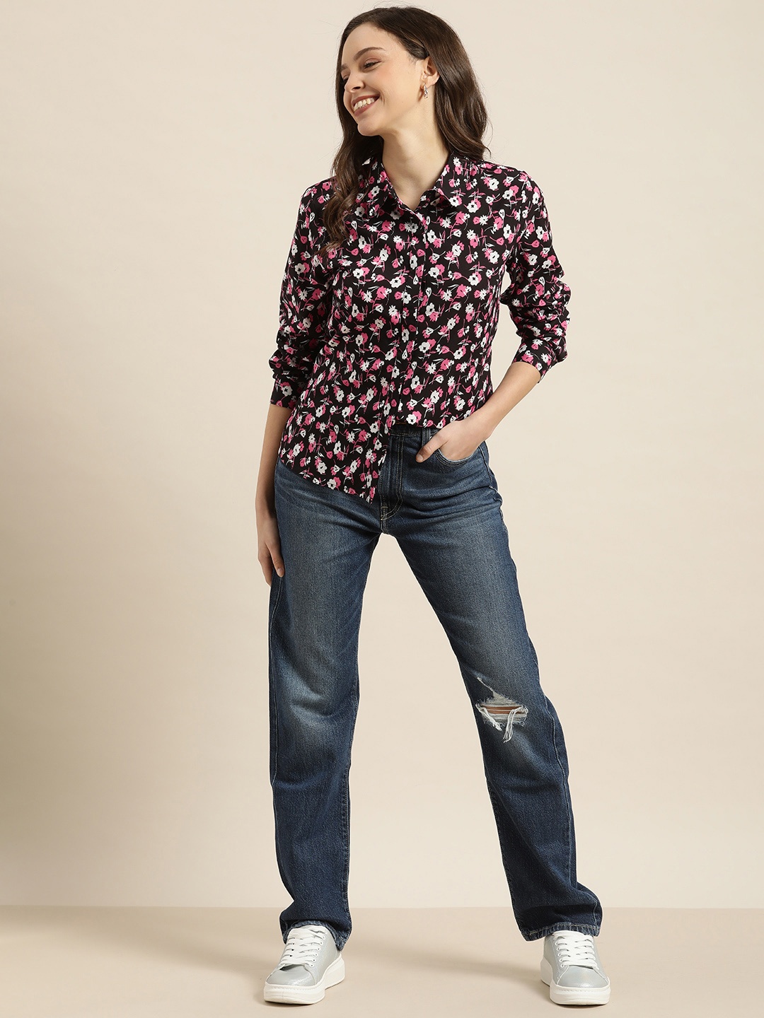 

encore by INVICTUS Women Black Floral Printed Casual Shirt