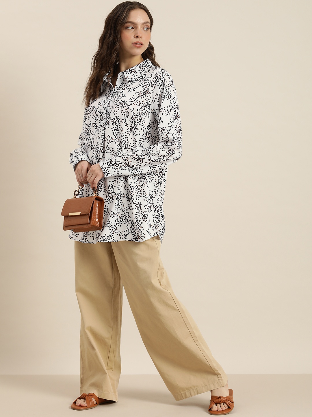 

encore by INVICTUS White & Black Animal Print Shirt Style Top