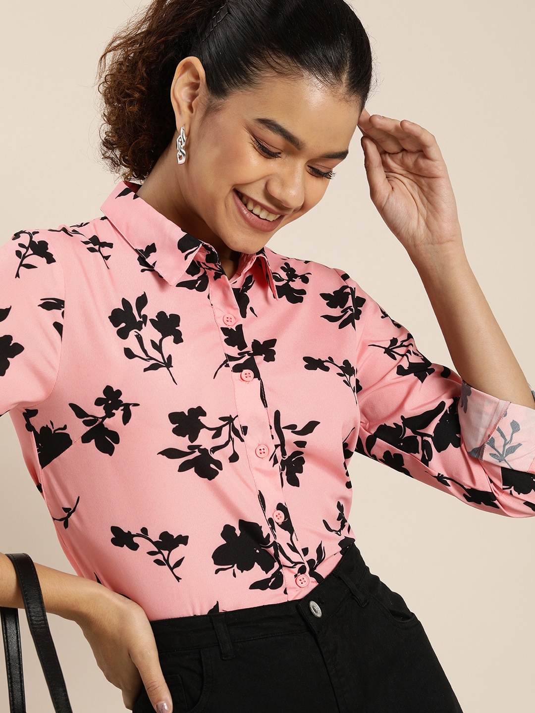 encore by INVICTUS Women Pink Regular Fit Floral Opaque Printed Casual Crop Shirt