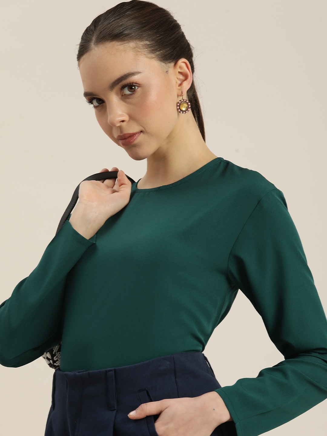 

encore by INVICTUS Women Green Solid Round Neck Top