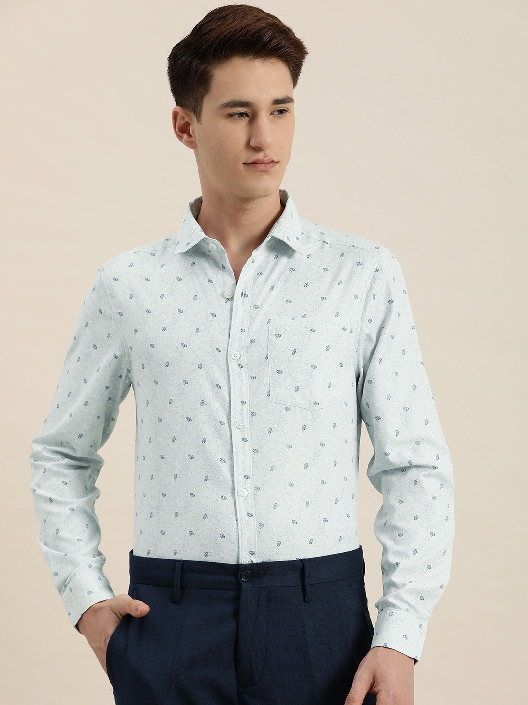 

encore by INVICTUS Men Off White & Blue Floral Printed Long Sleeves Casual Shirt