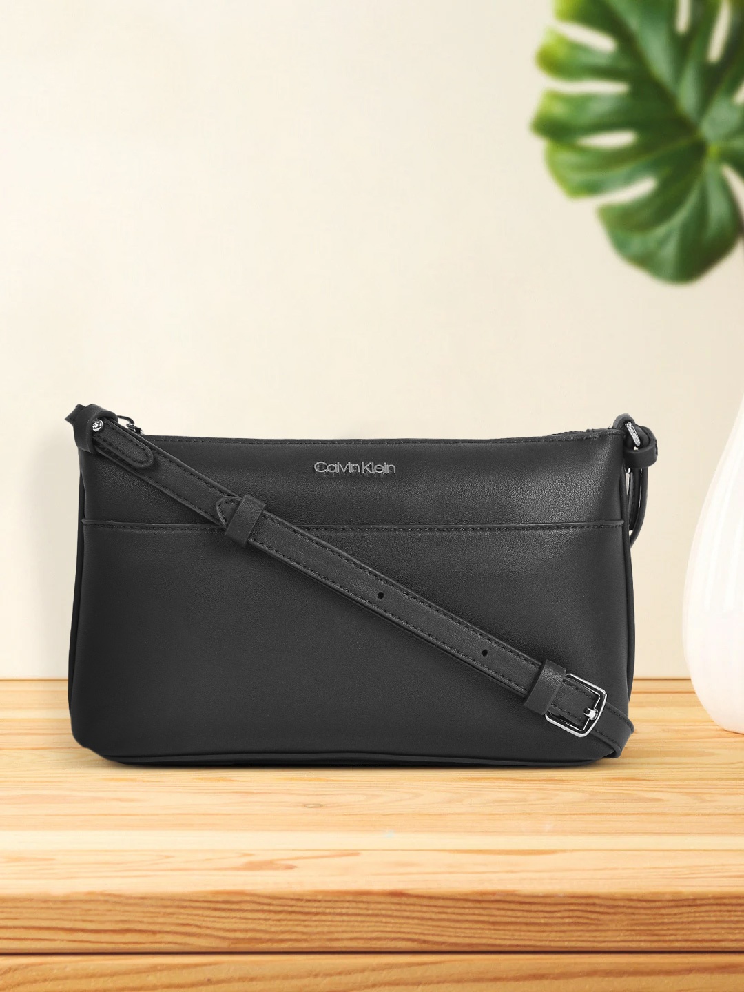

Calvin Klein Jeans Black Solid Sling Bag