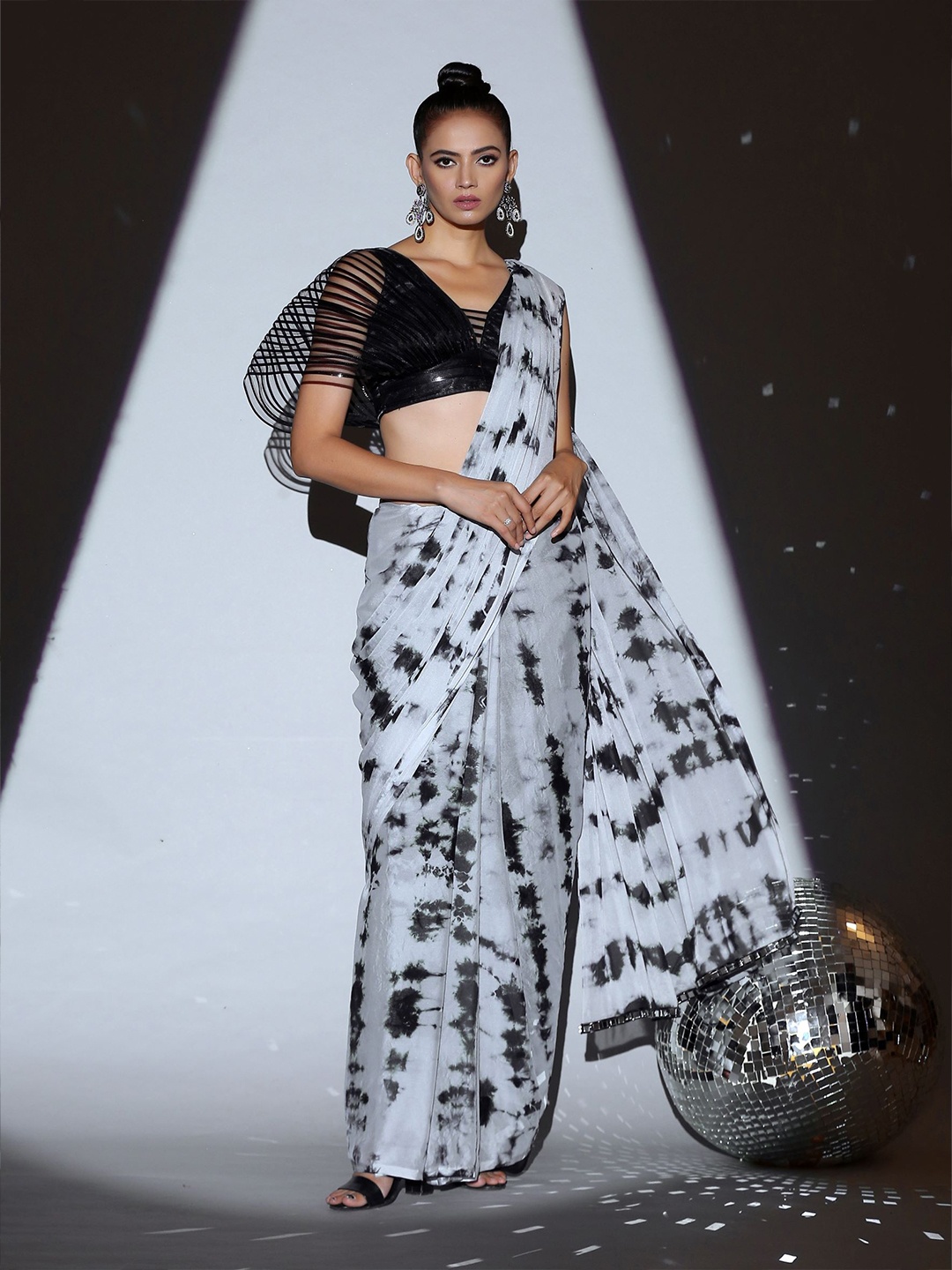 

Swtantra Grey & Black Tie and Dye Organza Saree