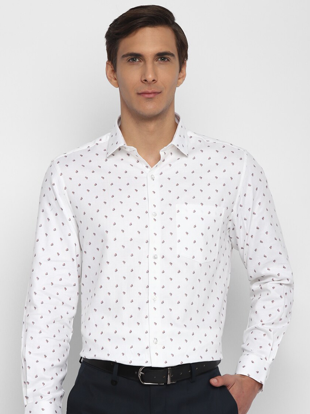 

Turtle Men White Printed Semiformal Shirt