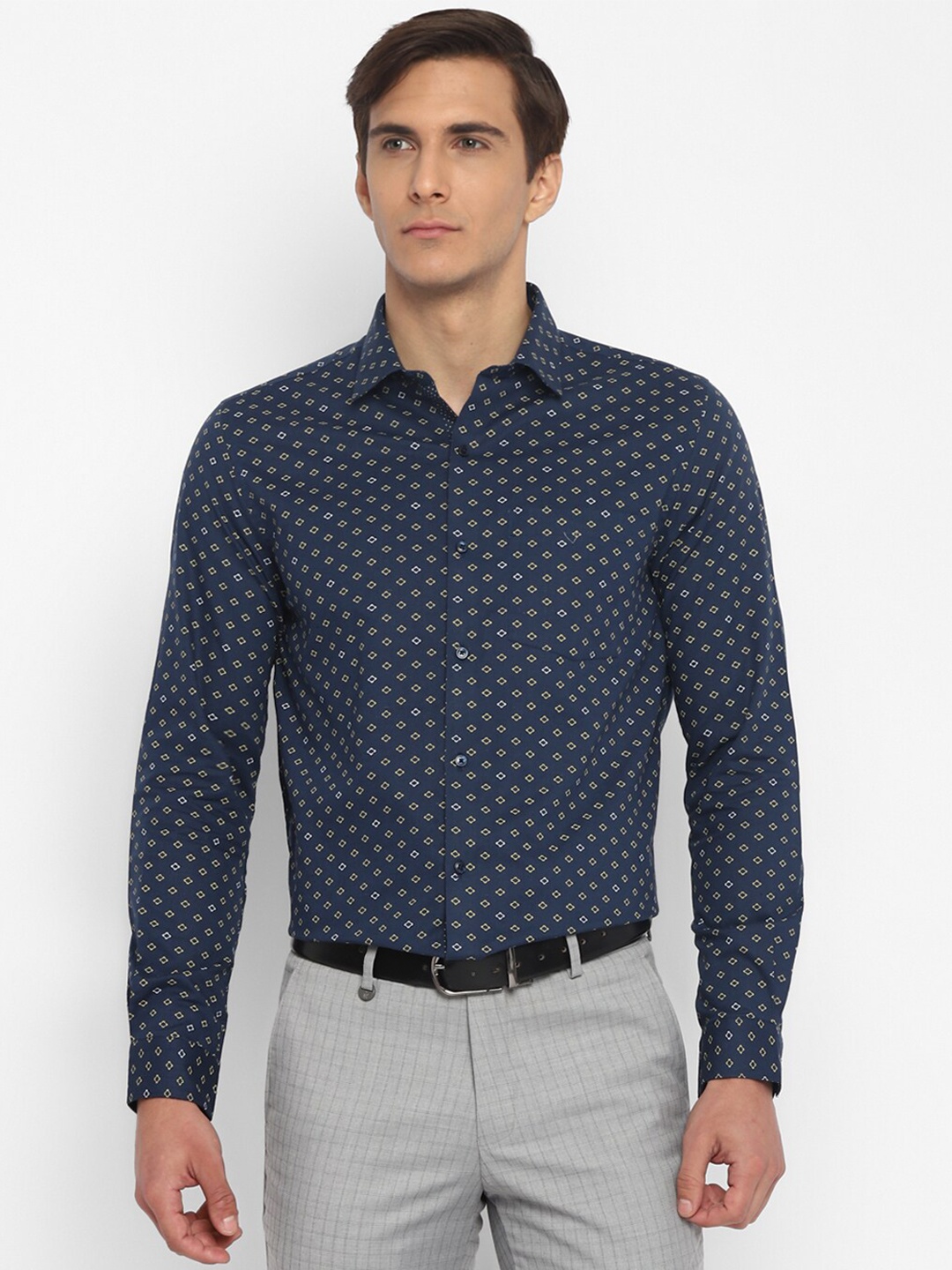 

Turtle Men Navy Blue Slim Fit Printed Casual Shirt