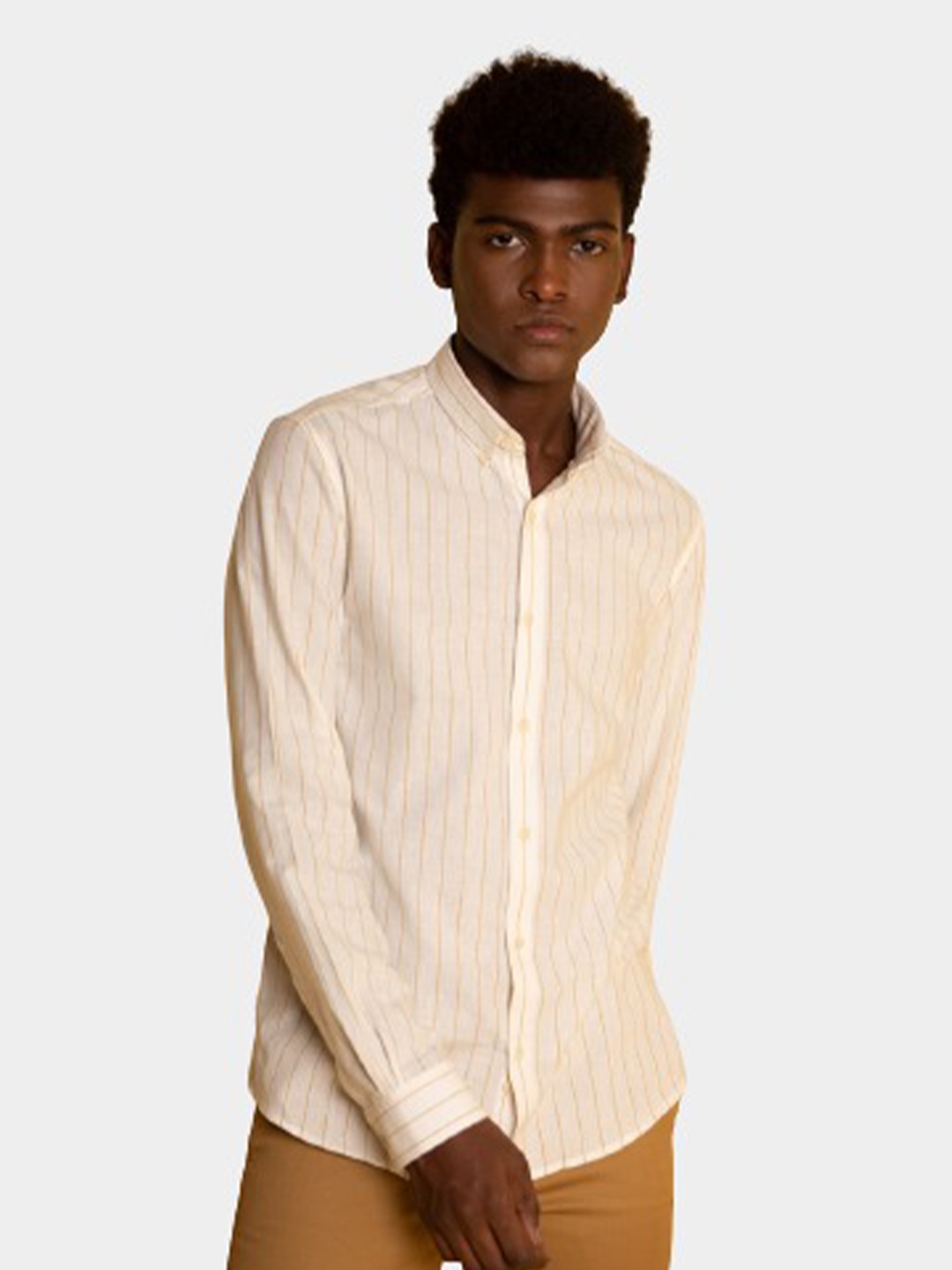 

Turtle Men White Slim Fit Striped Casual Shirt