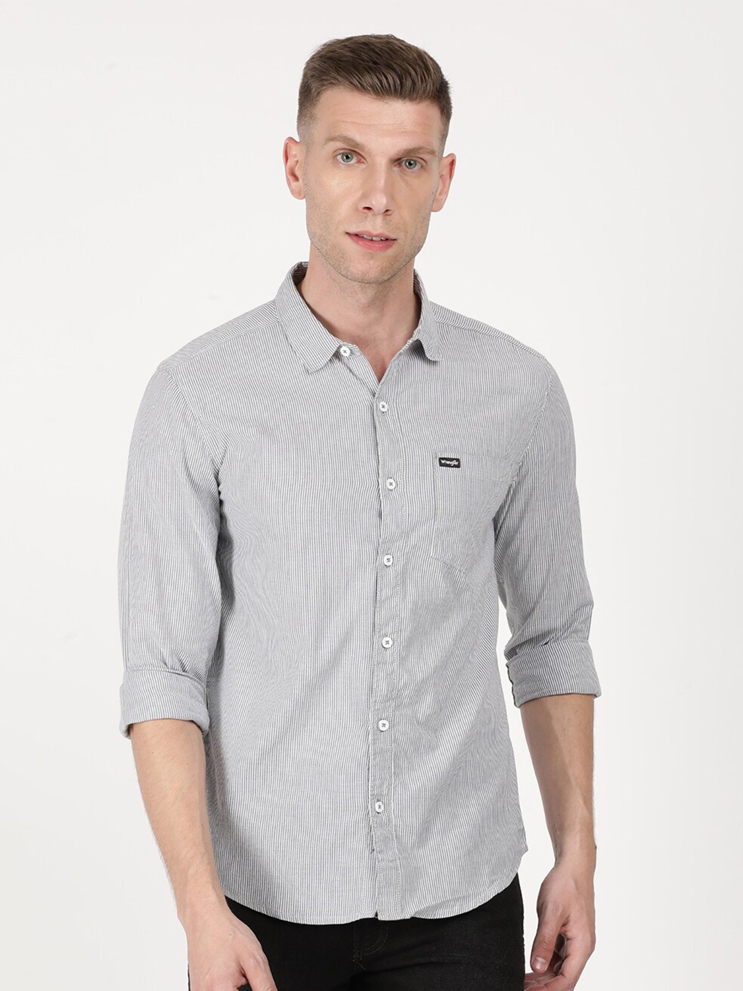 

Wrangler Men Grey Slim Fit Striped Casual Shirt