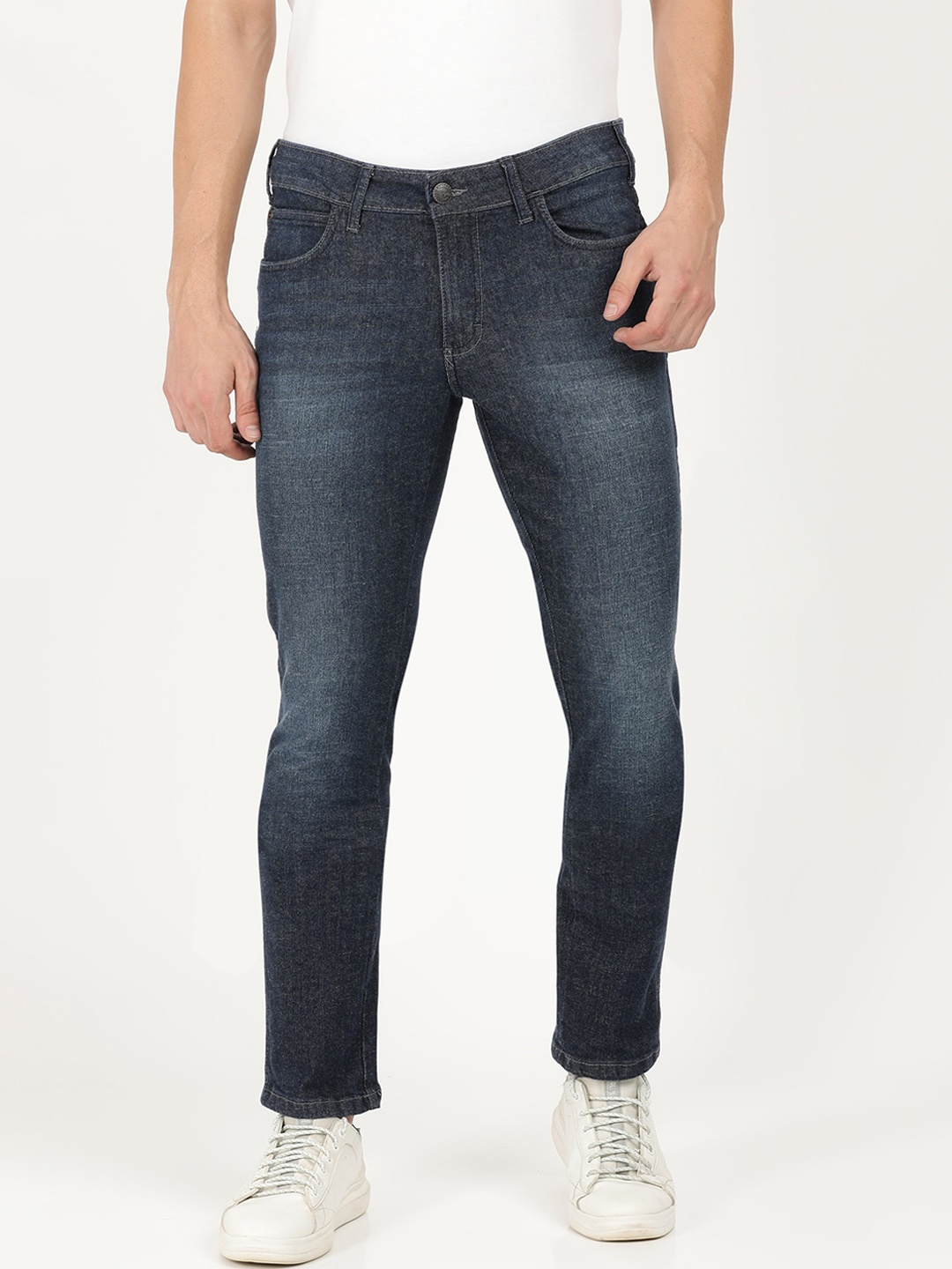 

Wrangler Men Blue Skanders Slim Fit Low-Rise Light Fade Stretchable Jeans