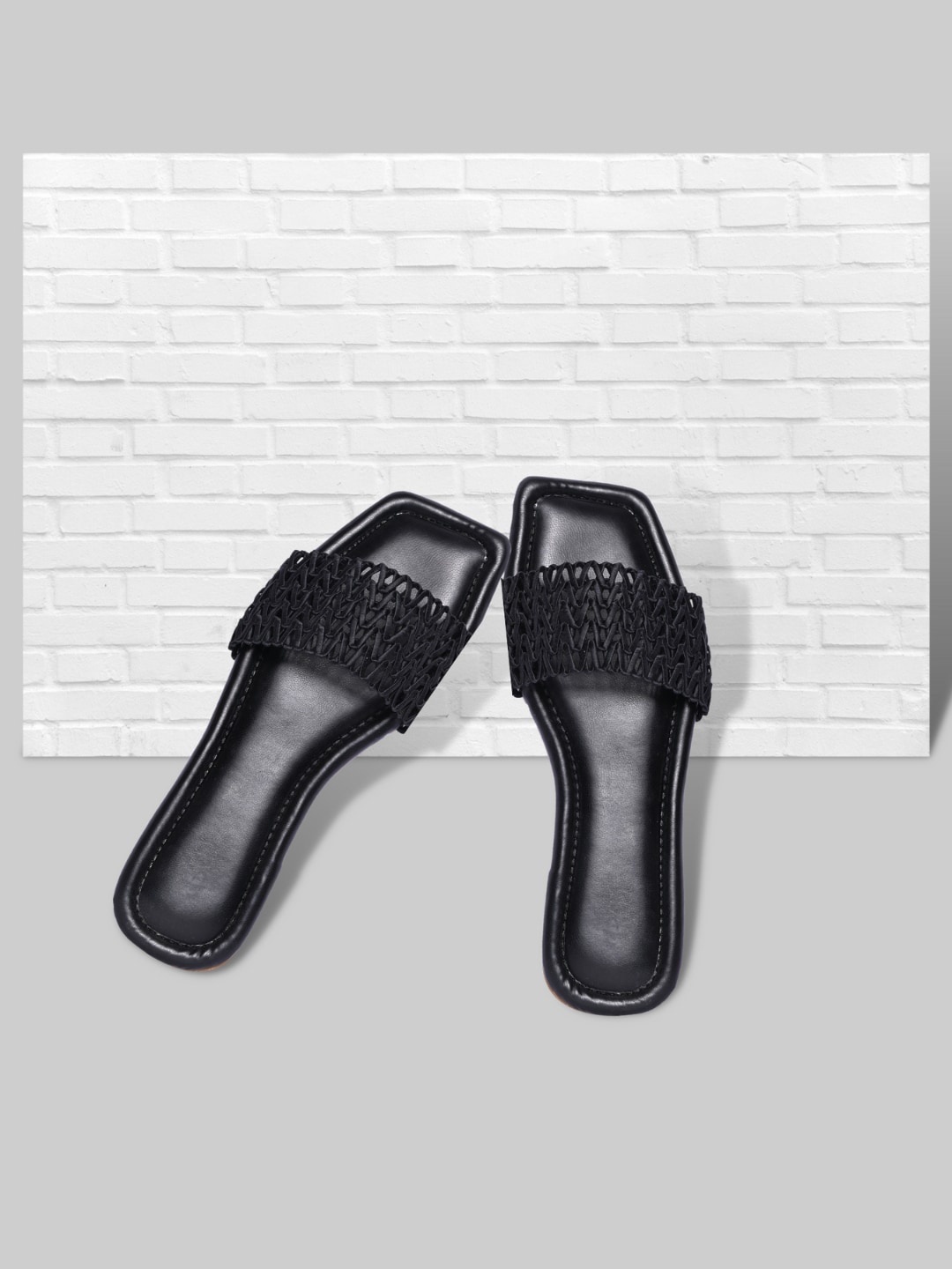 

PERY PAO Women Black Printed Flats