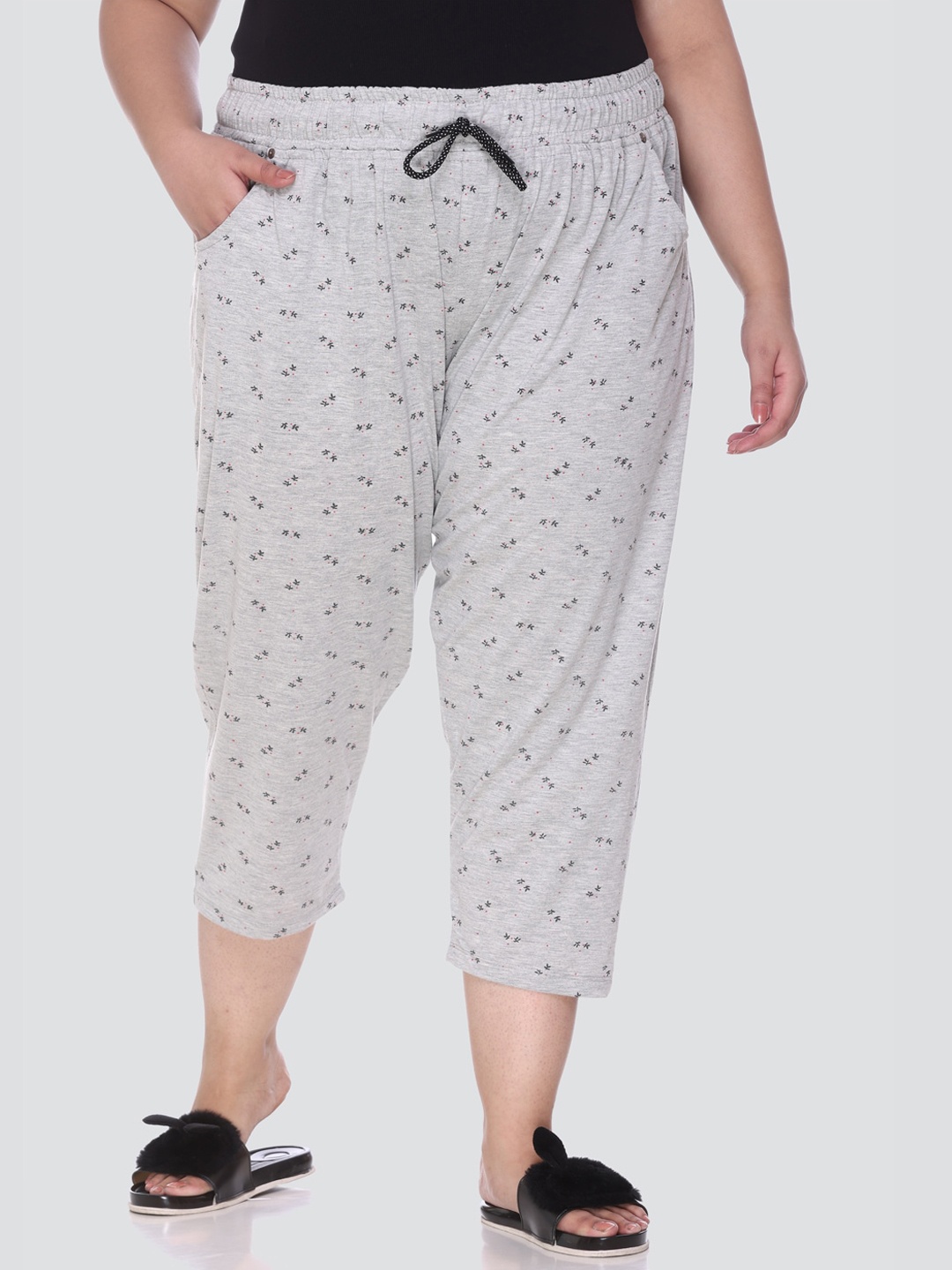 

CUPID Women Grey Printed Capris