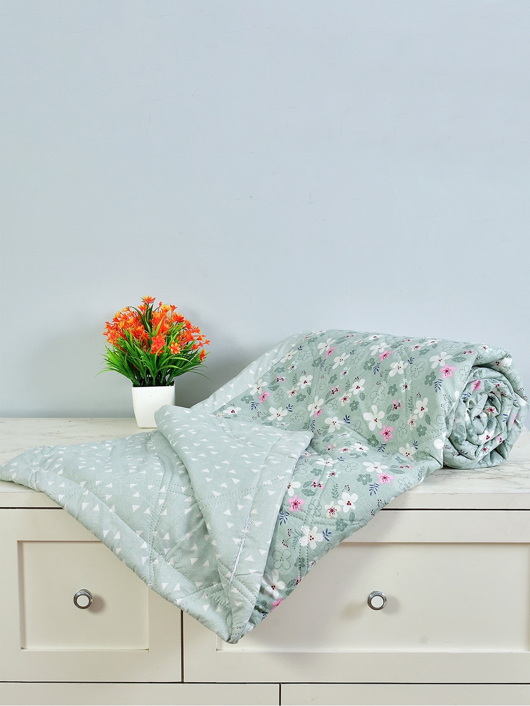 

Florida Unisex Green Blankets Quilts and Dohars
