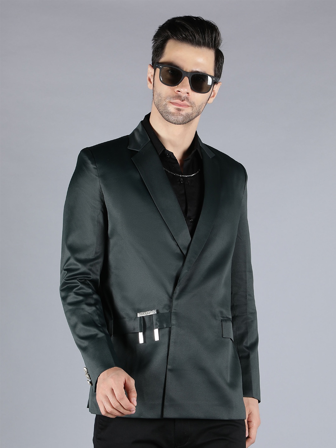 

SHABERRY Men Green Solid Blazers