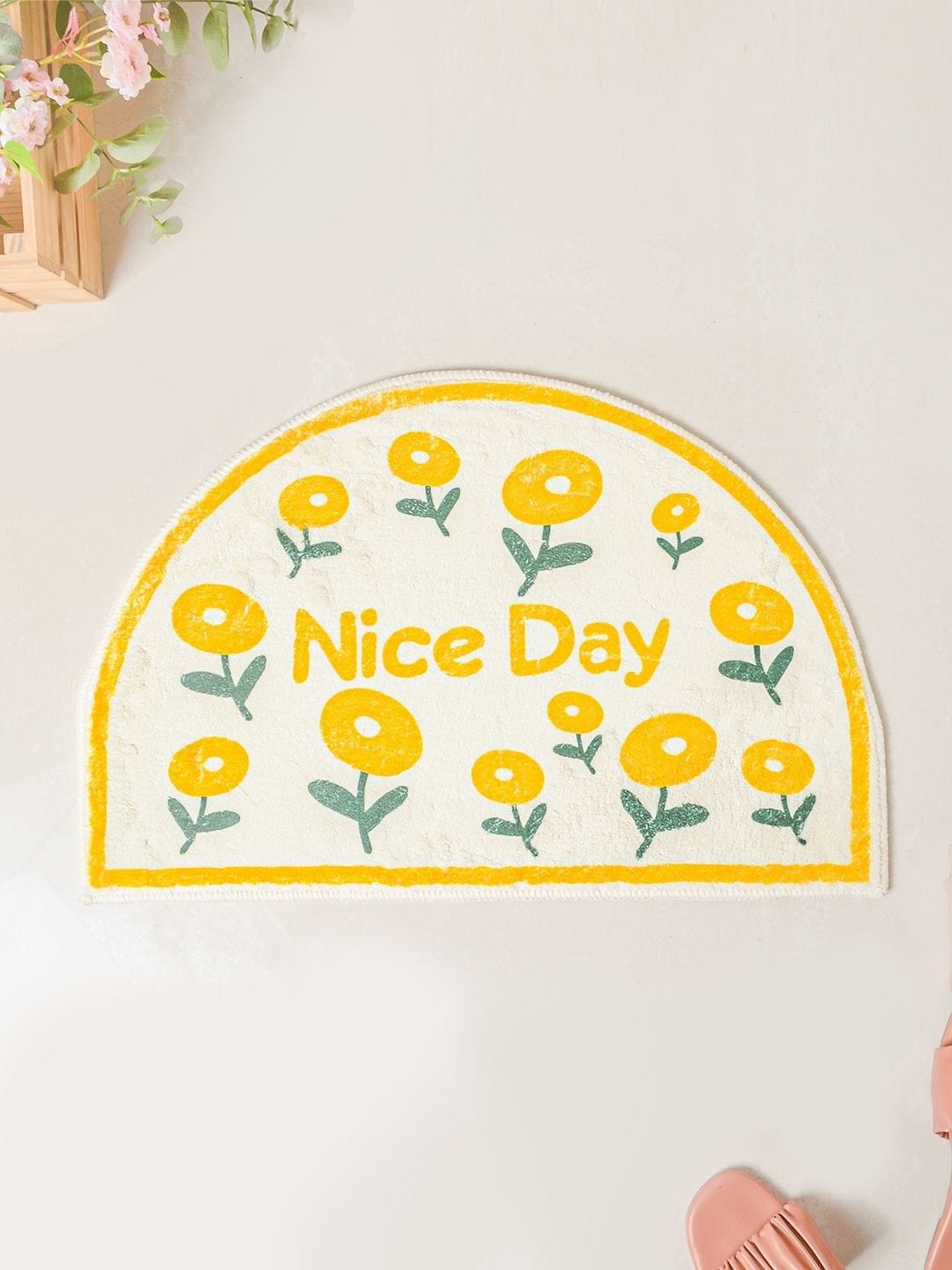 

Nestasia Yellow & White Flowers Semicircle 650 GSM Rug