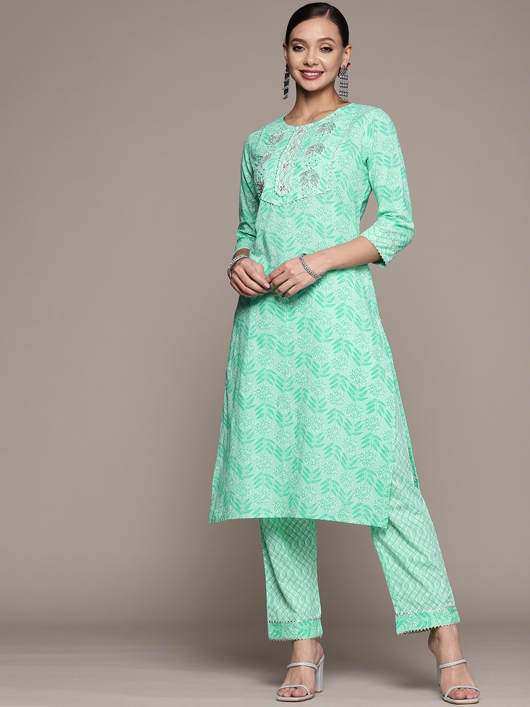 

Anubhutee Women Mint Green Floral Printed Gotta Patti Kurta with Trousers