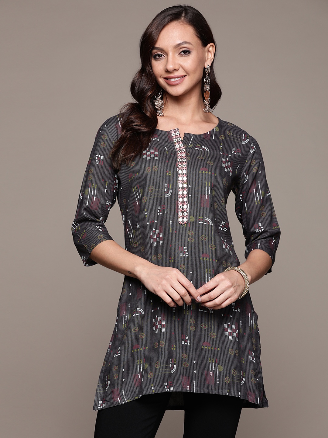 

Anubhutee Grey Geometric Printed Kurti