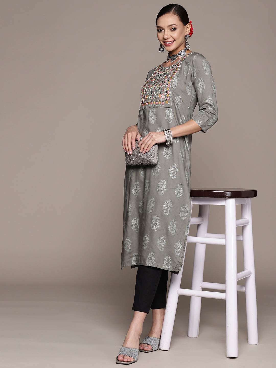 

Anubhutee Women Grey Ethnic Motifs Printed Mirror Work Kurta