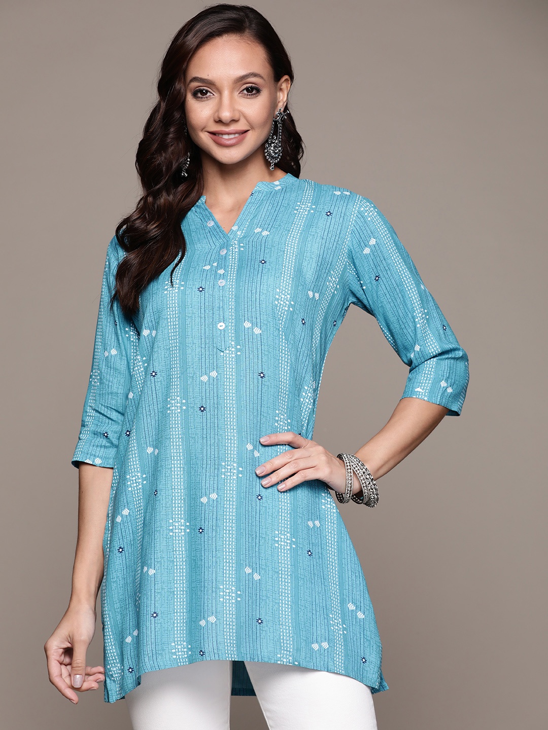 

Anubhutee Blue Printed Kurti