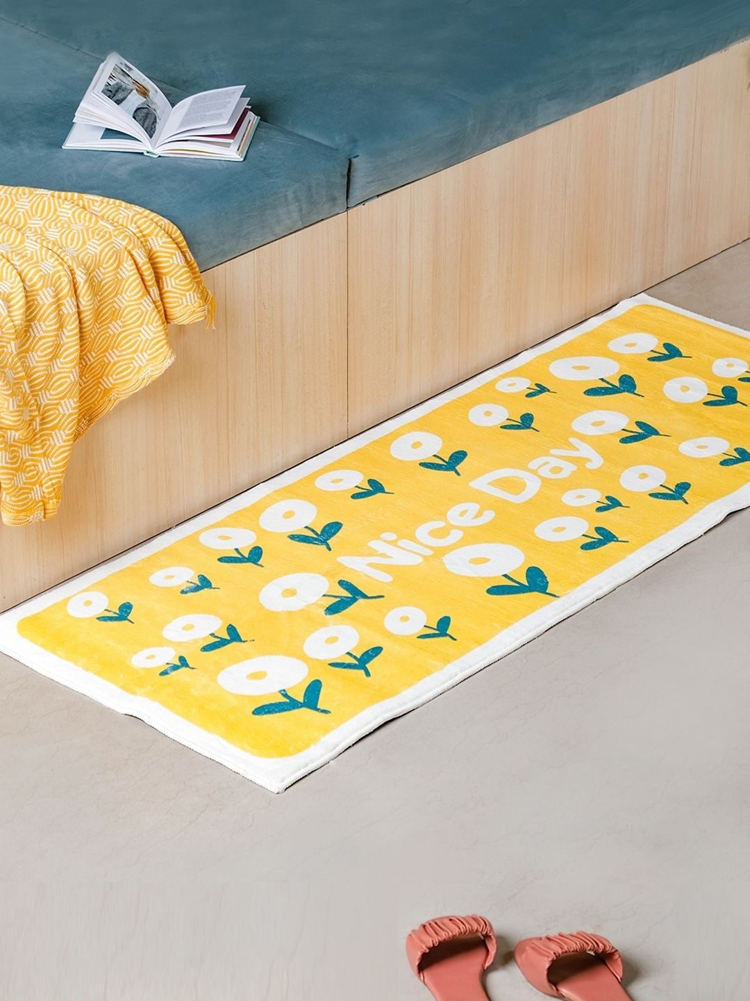 

Nestasia Yellow & White Floral Polyester Runner