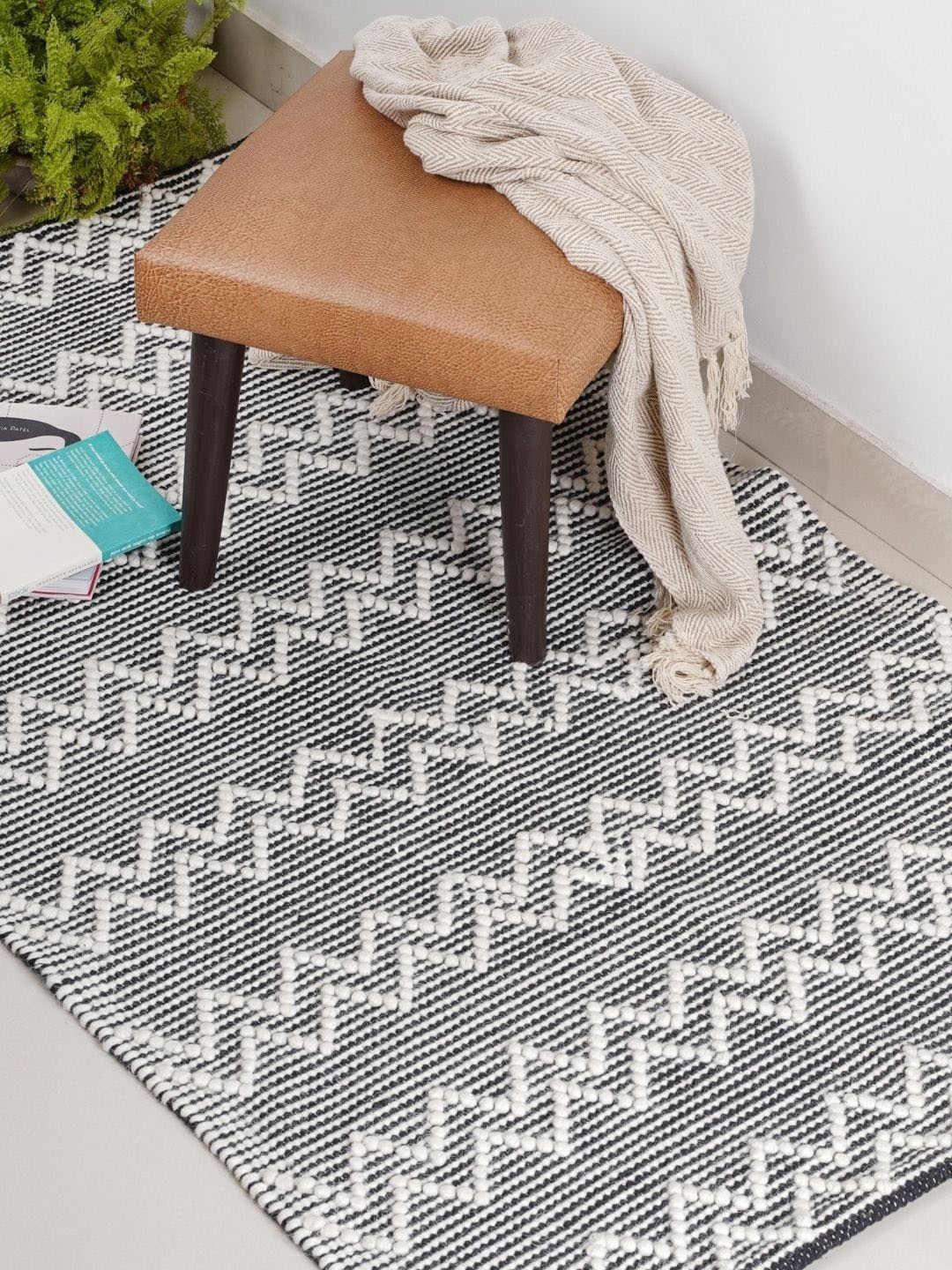 

Nestasia Black & White Caroline Zigzag Handwoven Carpet Rug