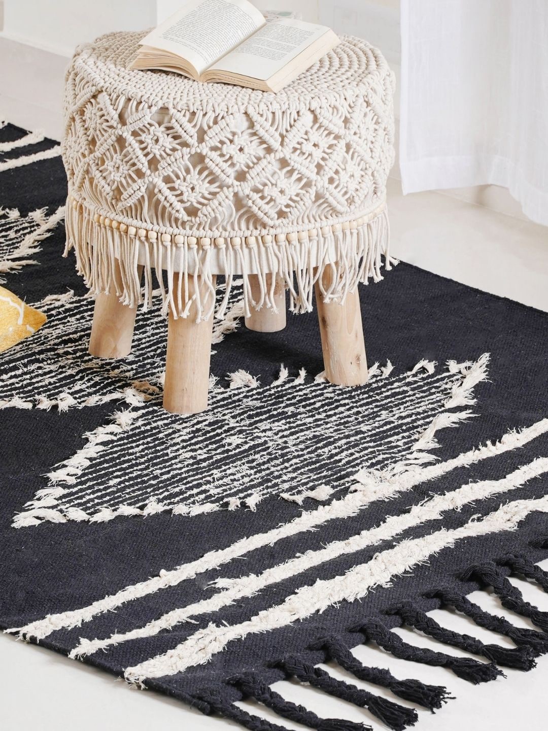 

Nestasia Black & White Printed Cotton Carpet
