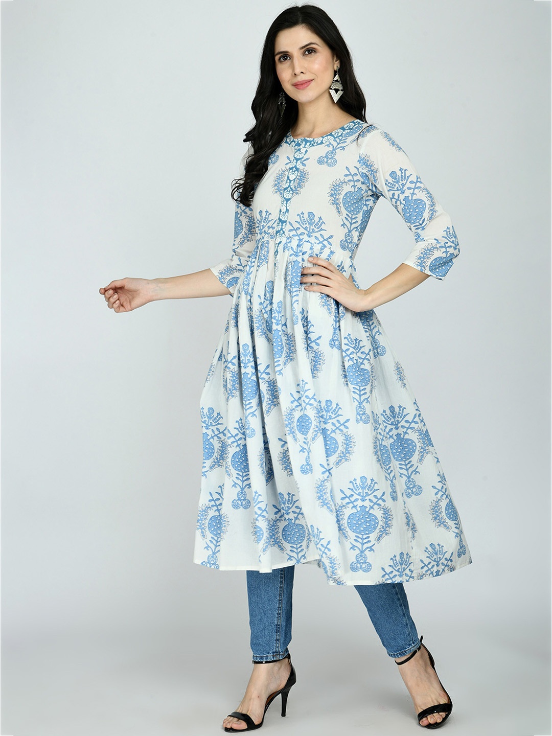 

MAFE Women White Floral Printed Anarkali Kurta