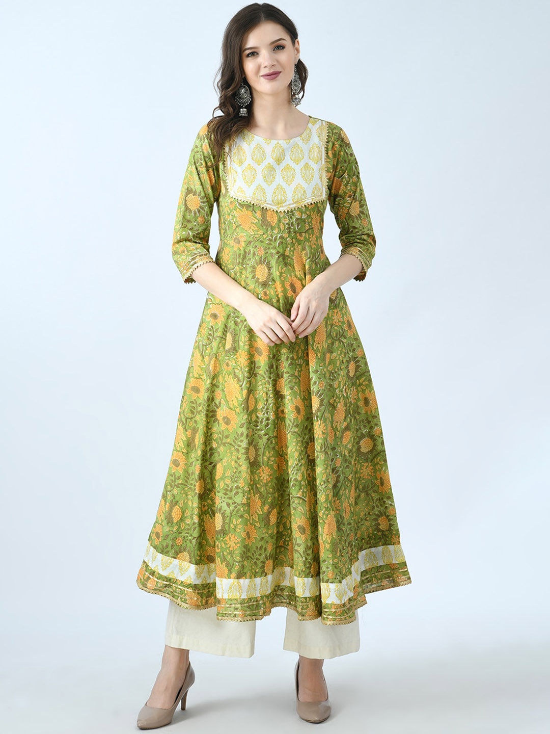

MAFE Women Green & Gold-Toned Floral Printed Gotta Patti Anarkali Kurta