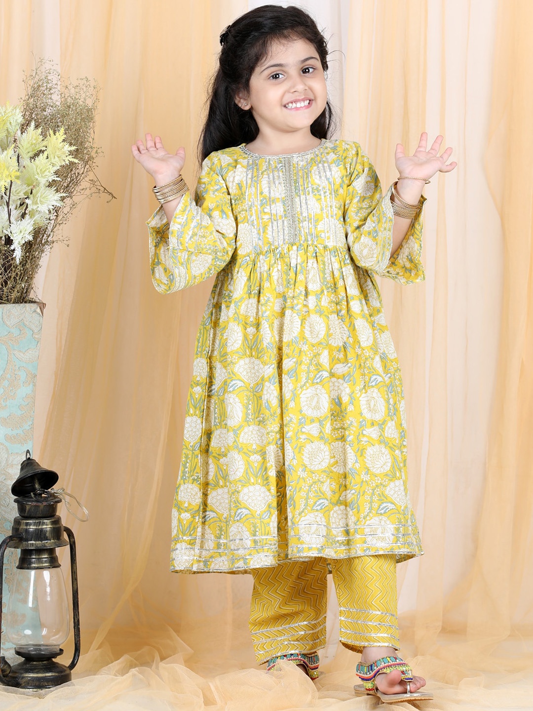 

LIL PITAARA Girls Yellow Ethnic Motifs Printed Pleated Gotta Patti Pure Cotton Kurta with Churidar & With