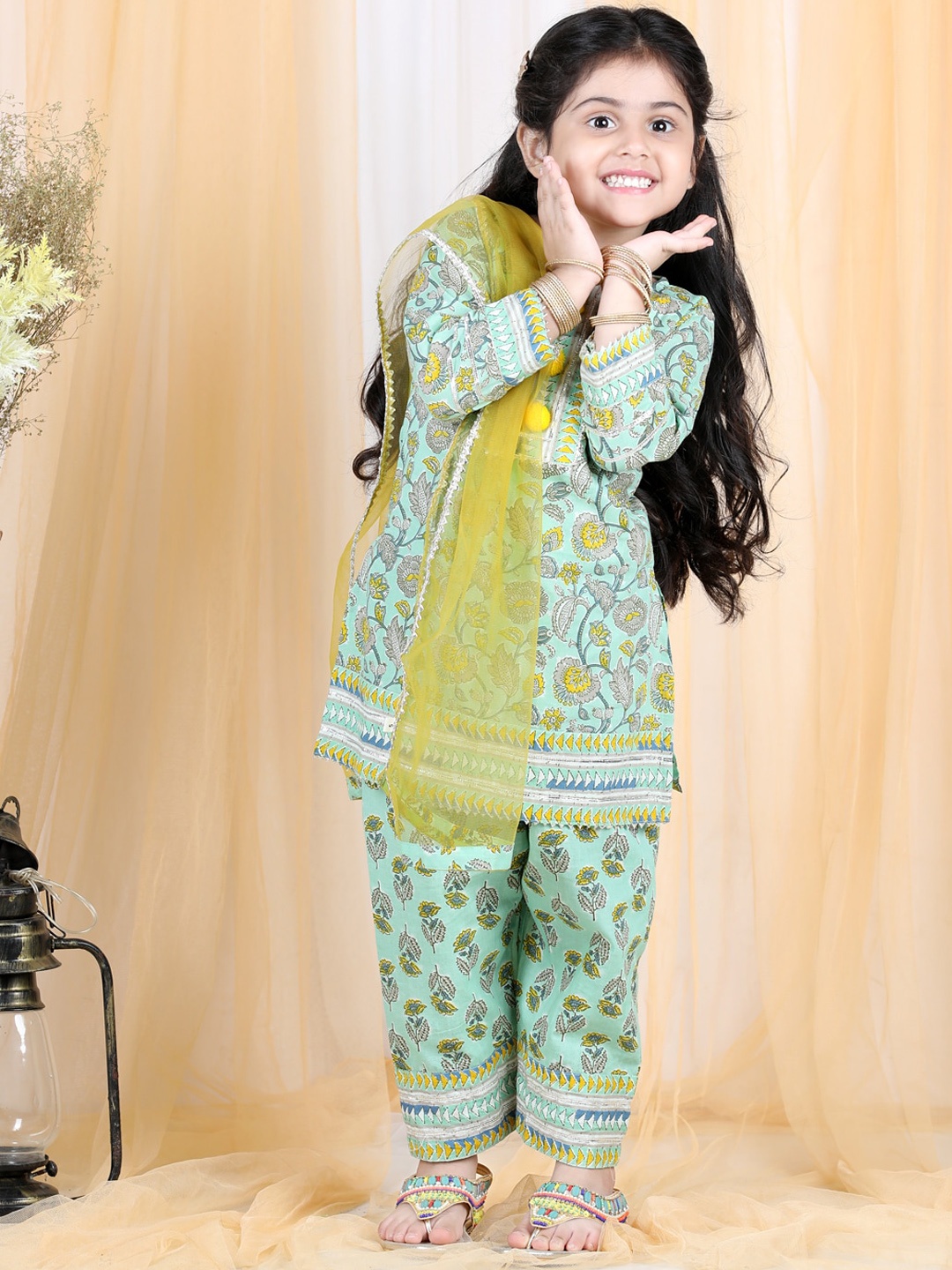 

LIL PITAARA Girls Green Ethnic Motifs Gotta Patti Pure Cotton Kurta with Patiala & With Dupatta