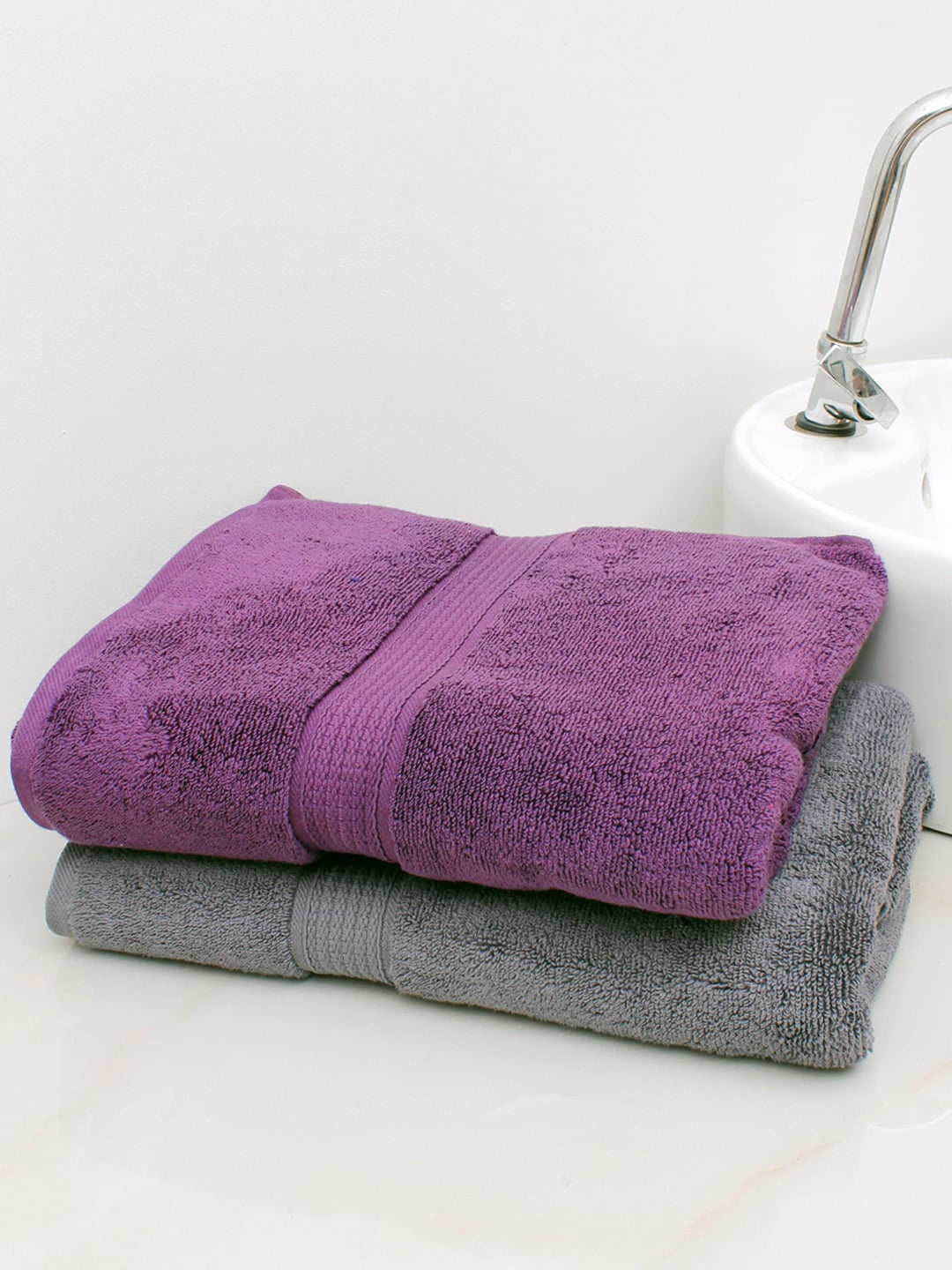 

AVI Living Set Of 2 Solid 550 GSM Pure Cotton Bath Towels, Purple