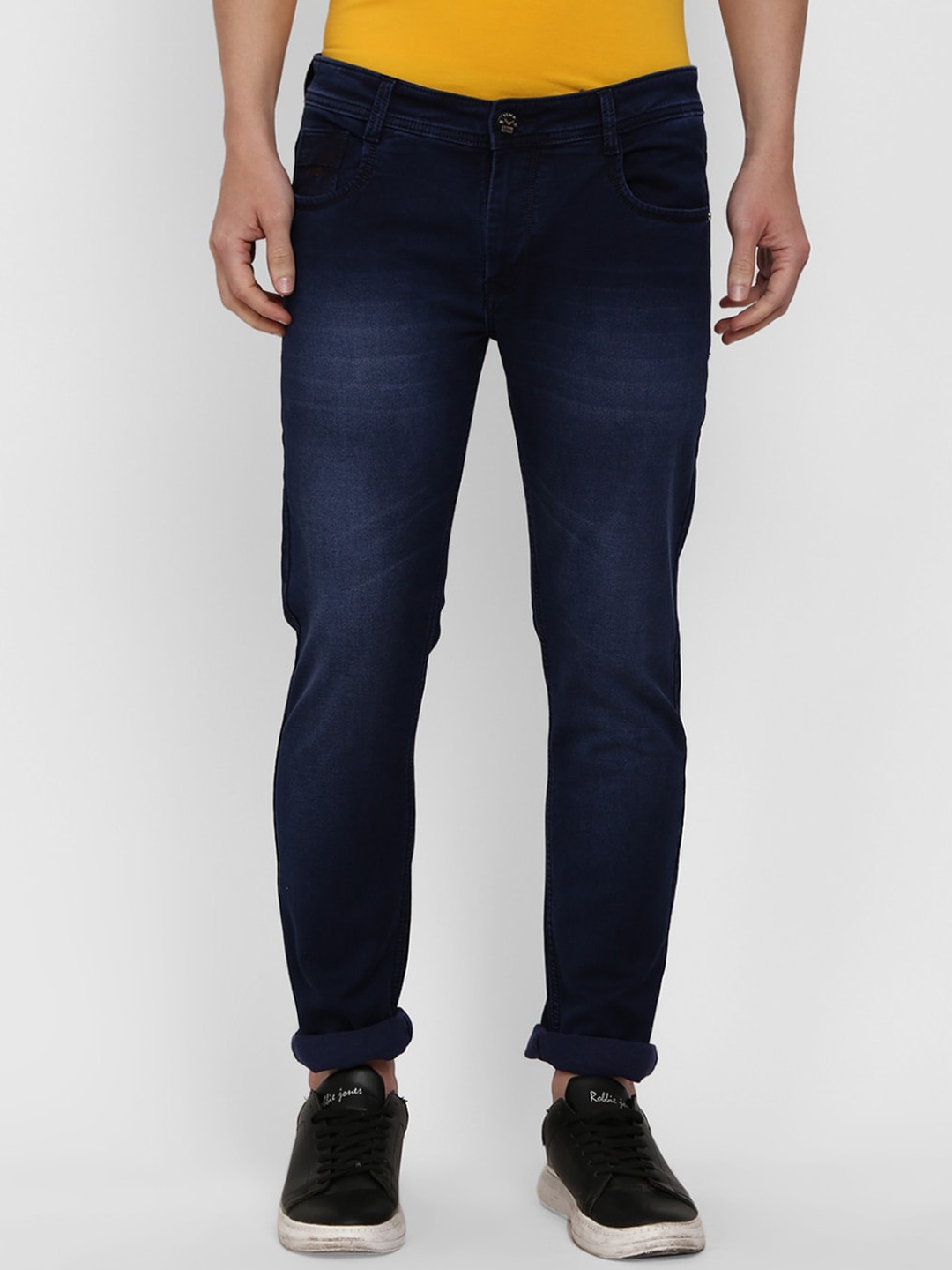 

V-Mart Men Blue Classic Slim Fit Light Fade Jeans