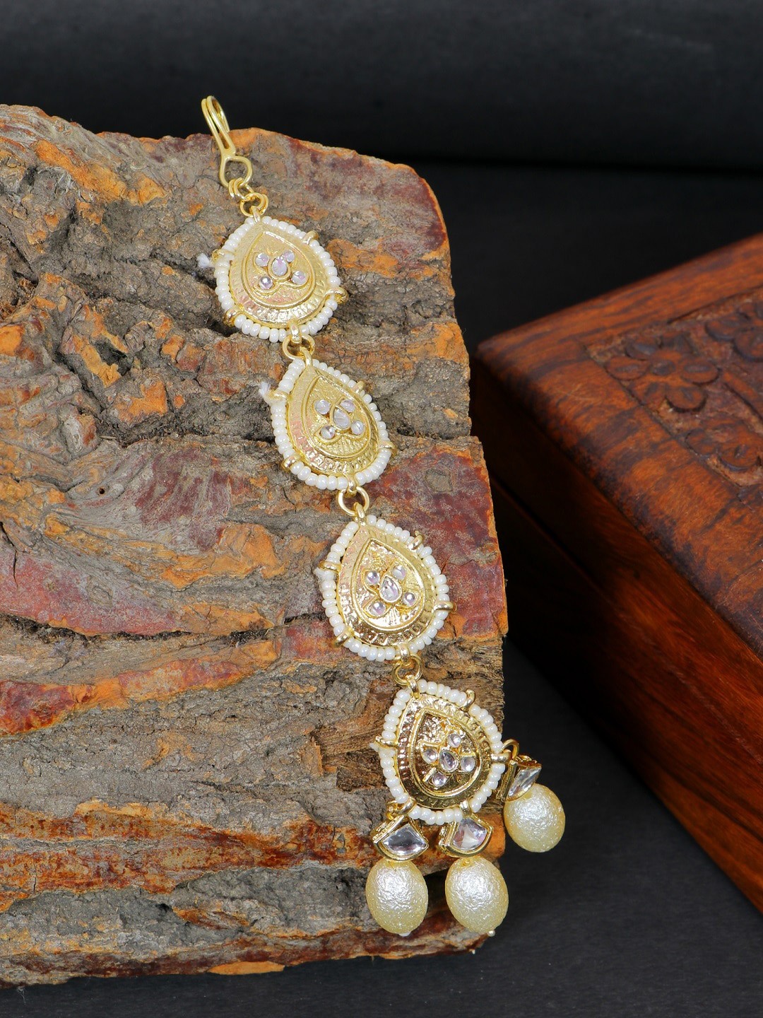 

Crunchy Fashion Women Gold-Plated White Kundan & Pearl Maang Tikka