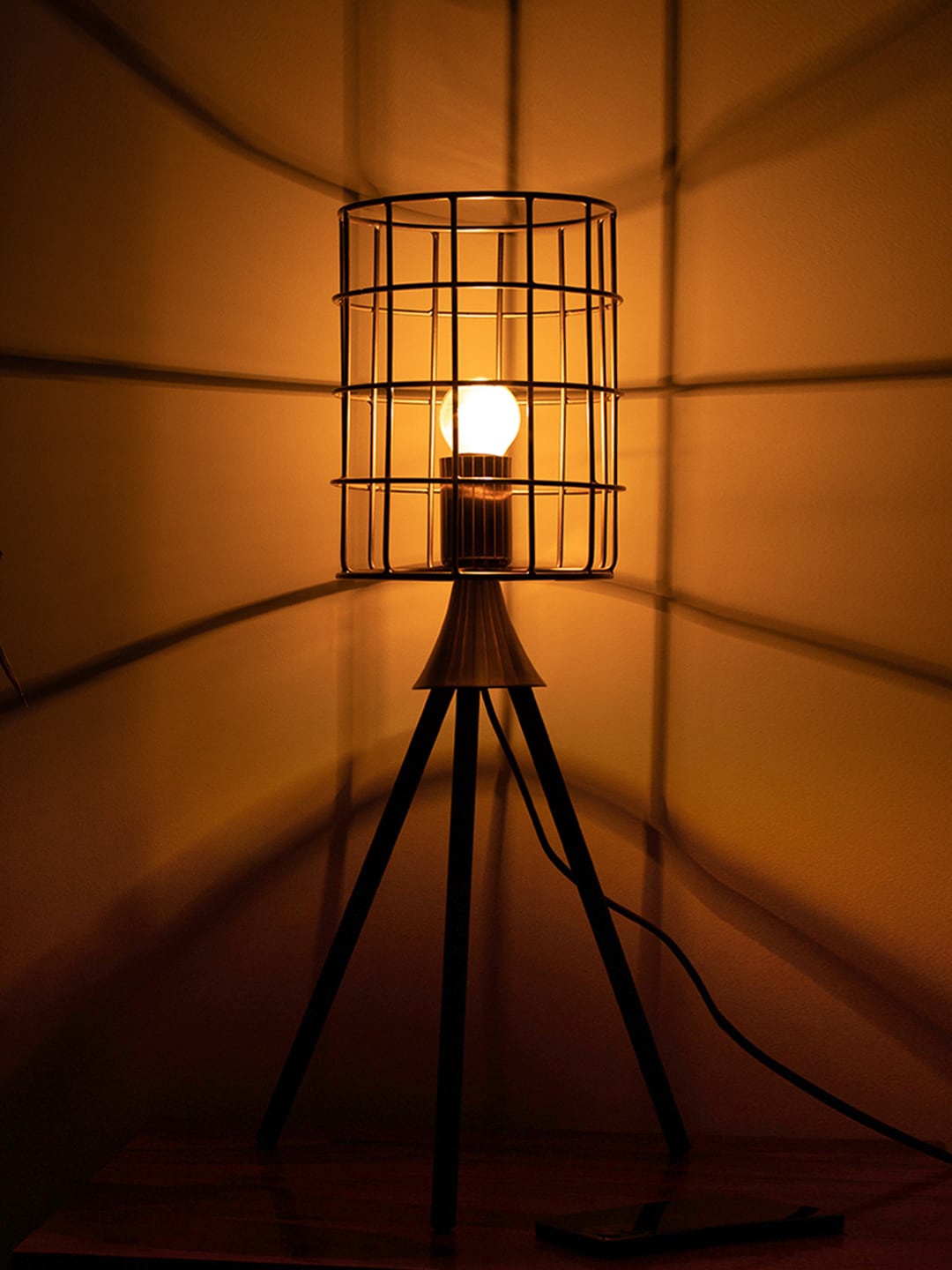 

ExclusiveLane Black Tripod Cage Table Lamp