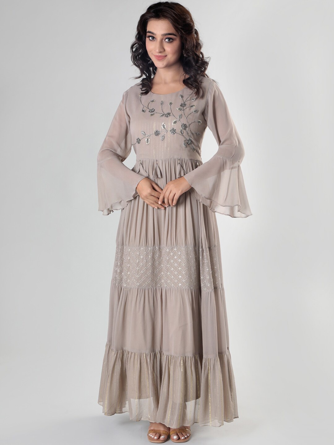 

taruni Women Beige & Gold-Toned Floral Embroidered Anarkali Kurta