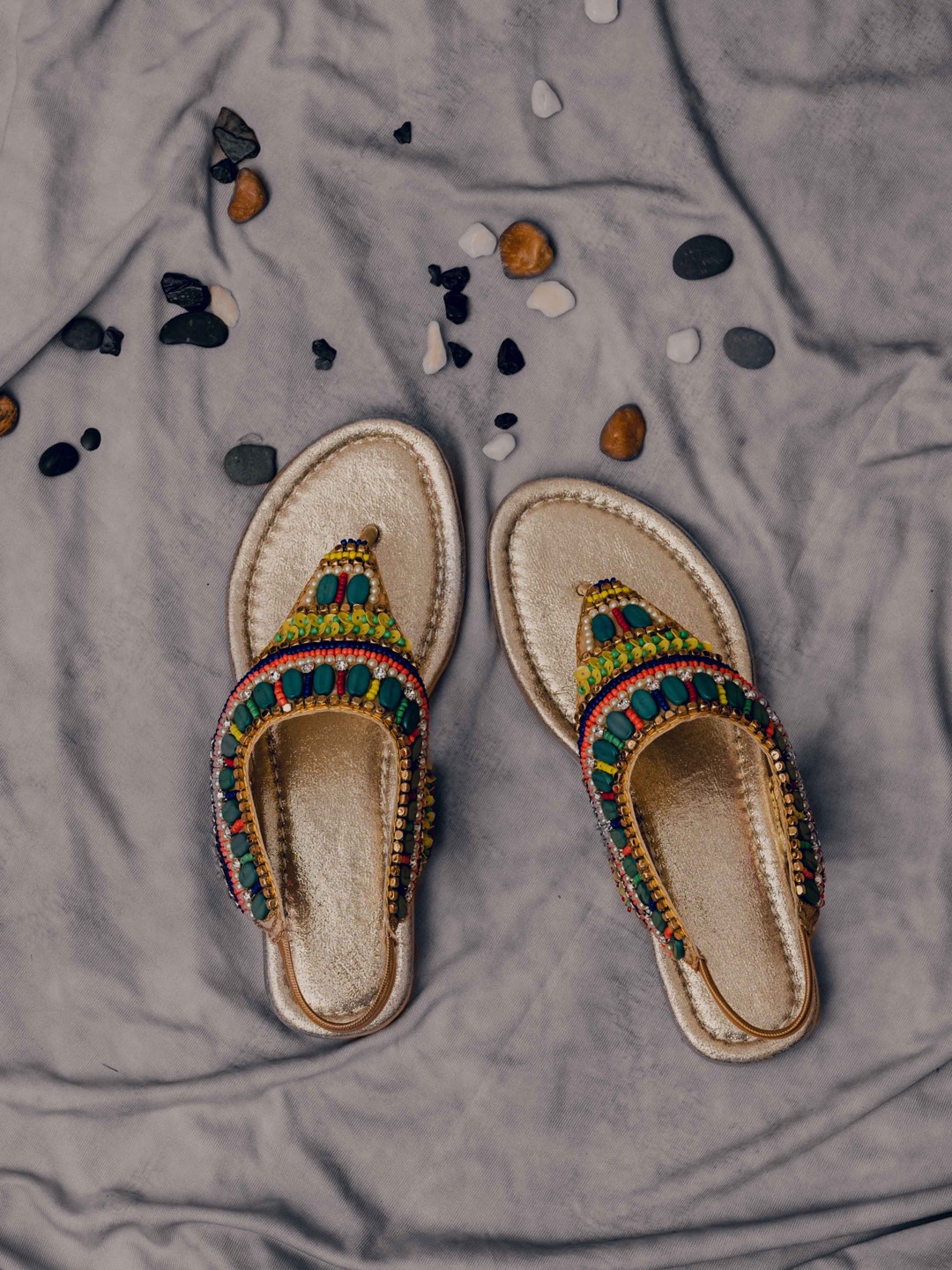 

LIL PITAARA Girls Gold-Toned Ethnic T-Strap Flats