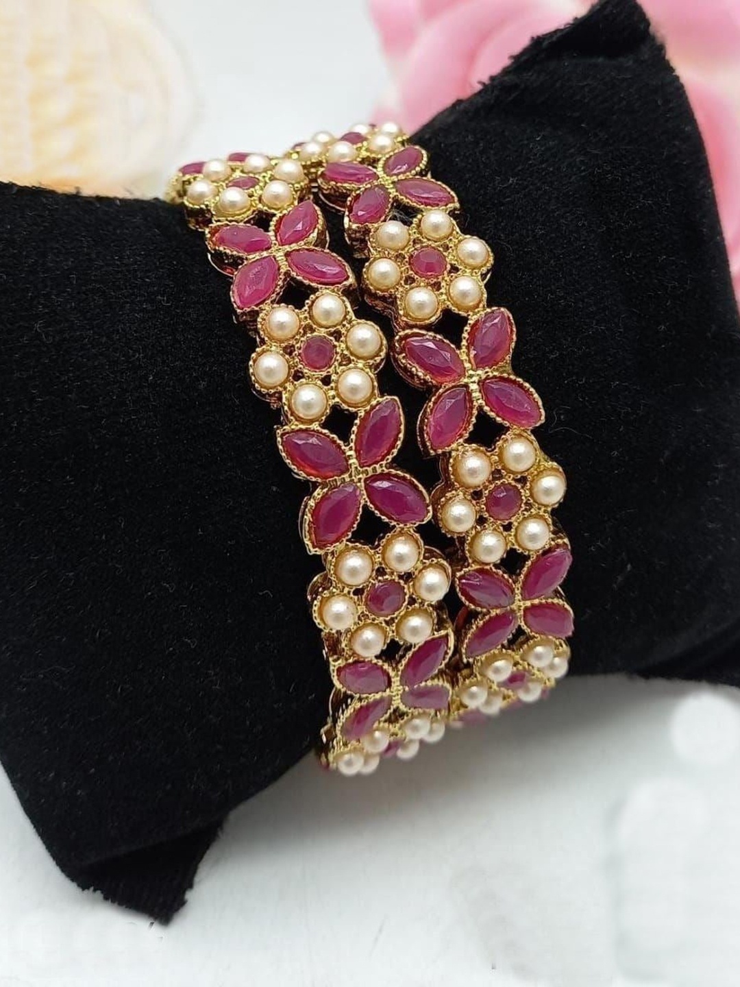 

GRIIHAM Set of 2 Gold-Plated Floral design Bangle