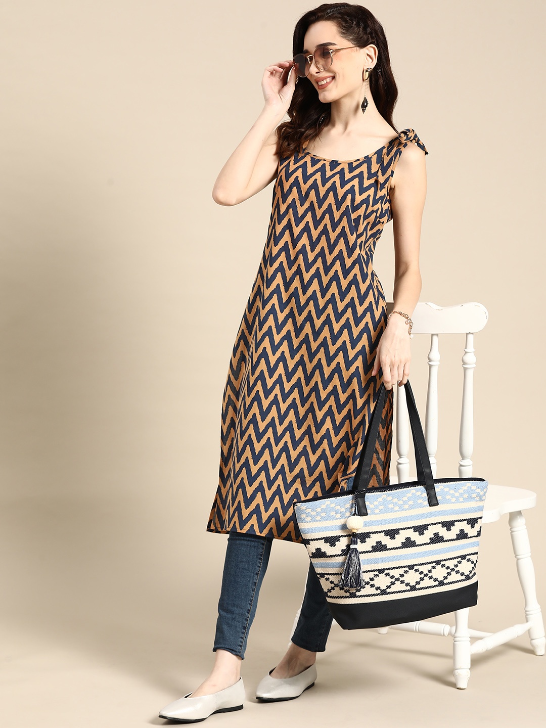 

Sangria Women Beige & Grey Chevron Printed Pure Cotton Kurta