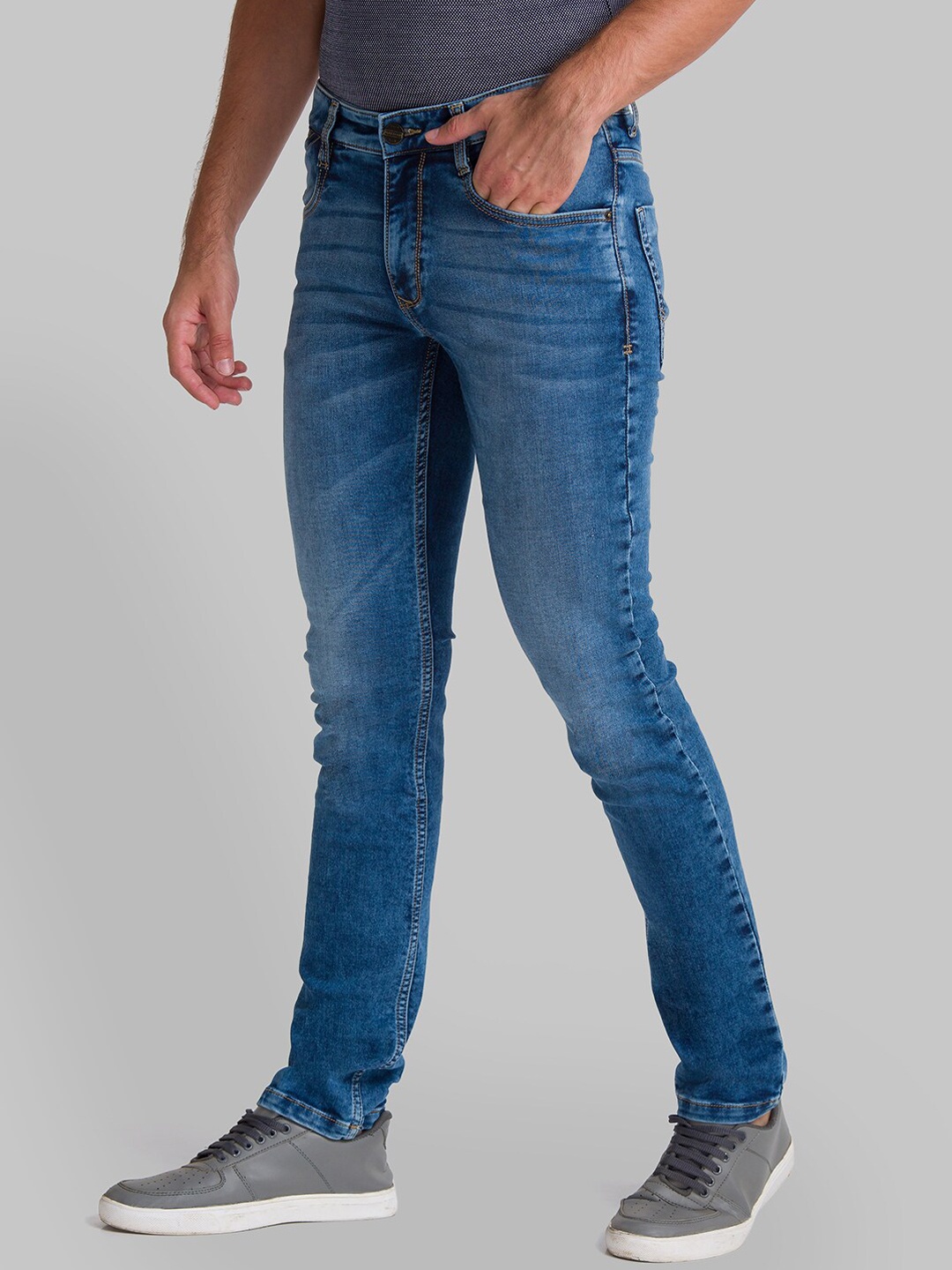 

Parx Men Blue Tapered Fit Heavy Fade Jeans