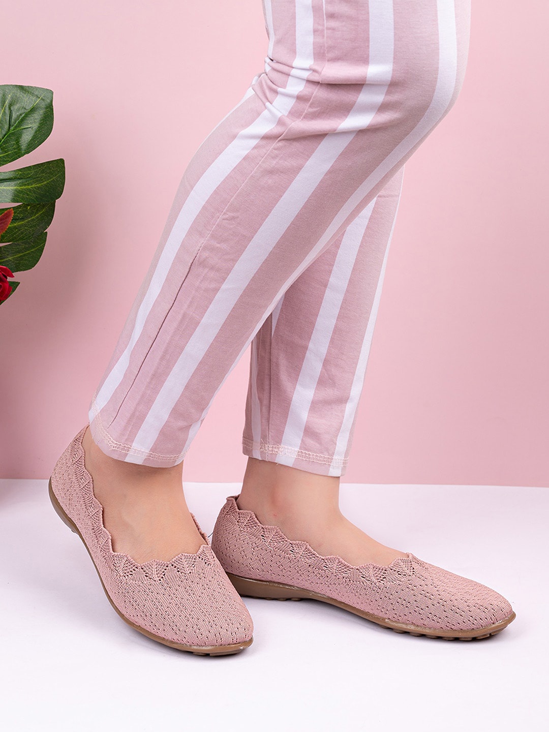 

FOOTONS Women Pink Woven Design Flats