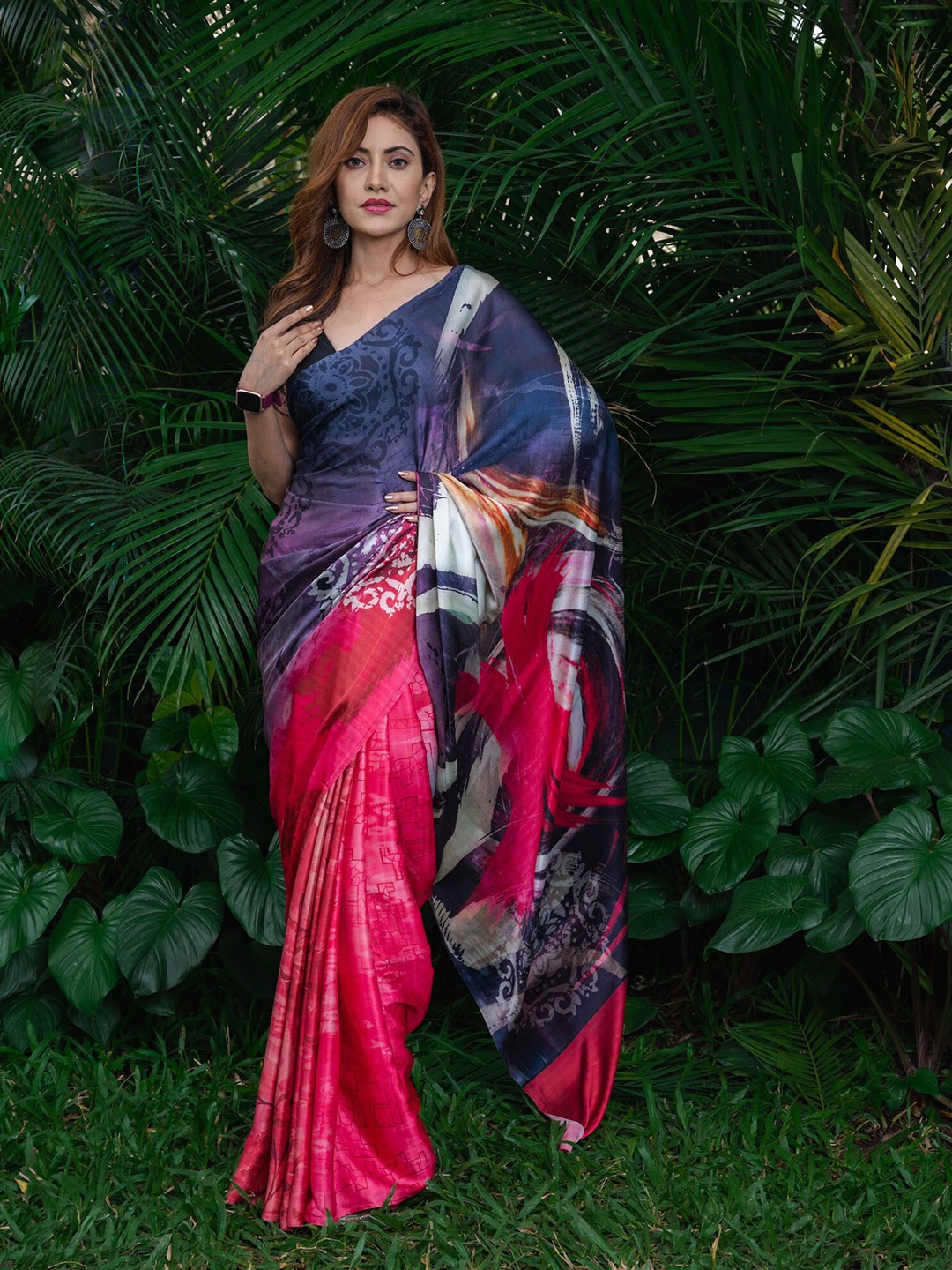 

BEATITUDE Red & White Floral Satin Saree