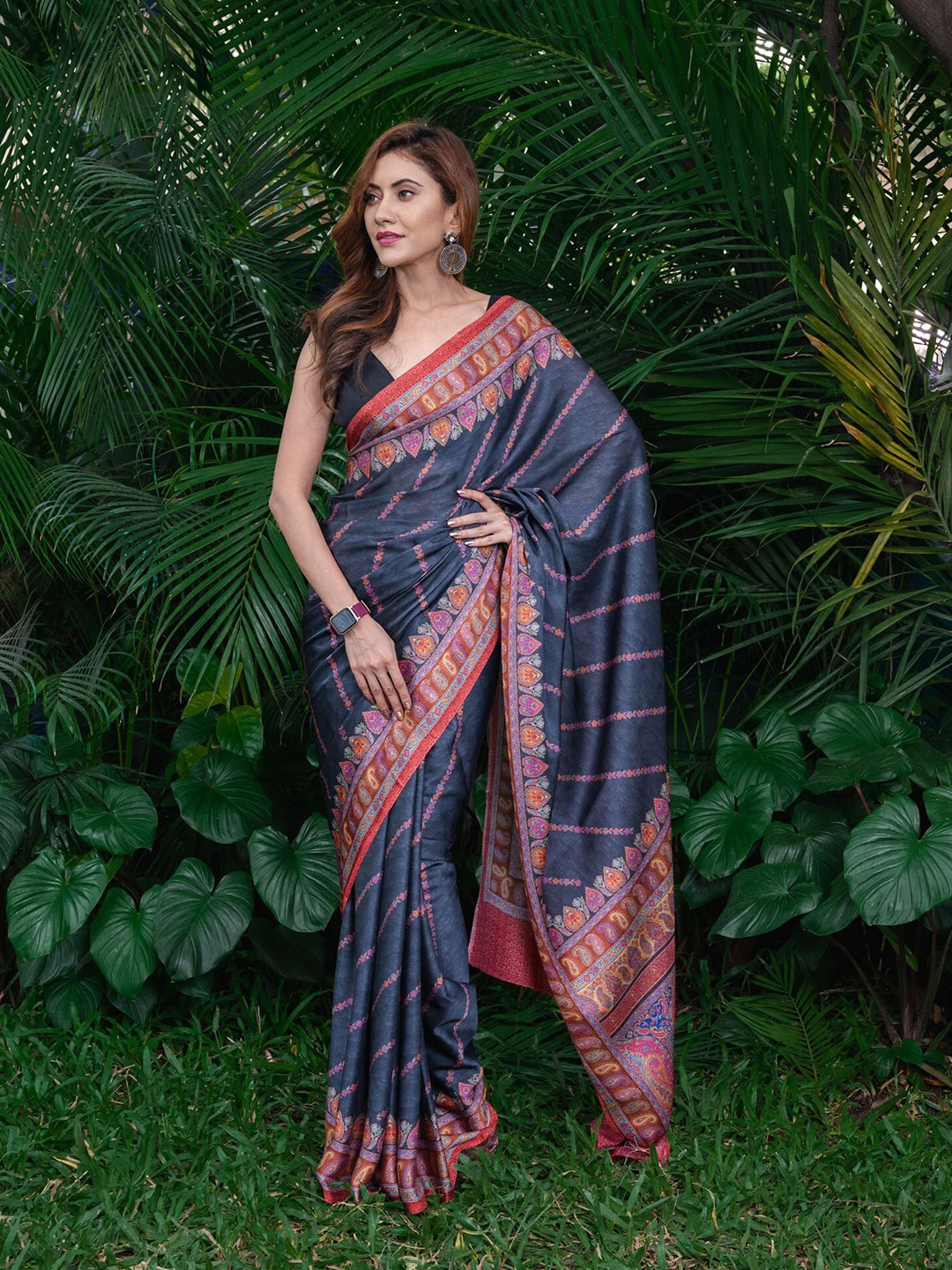 

BEATITUDE Blue & Pink Ethnic Motifs Satin Saree